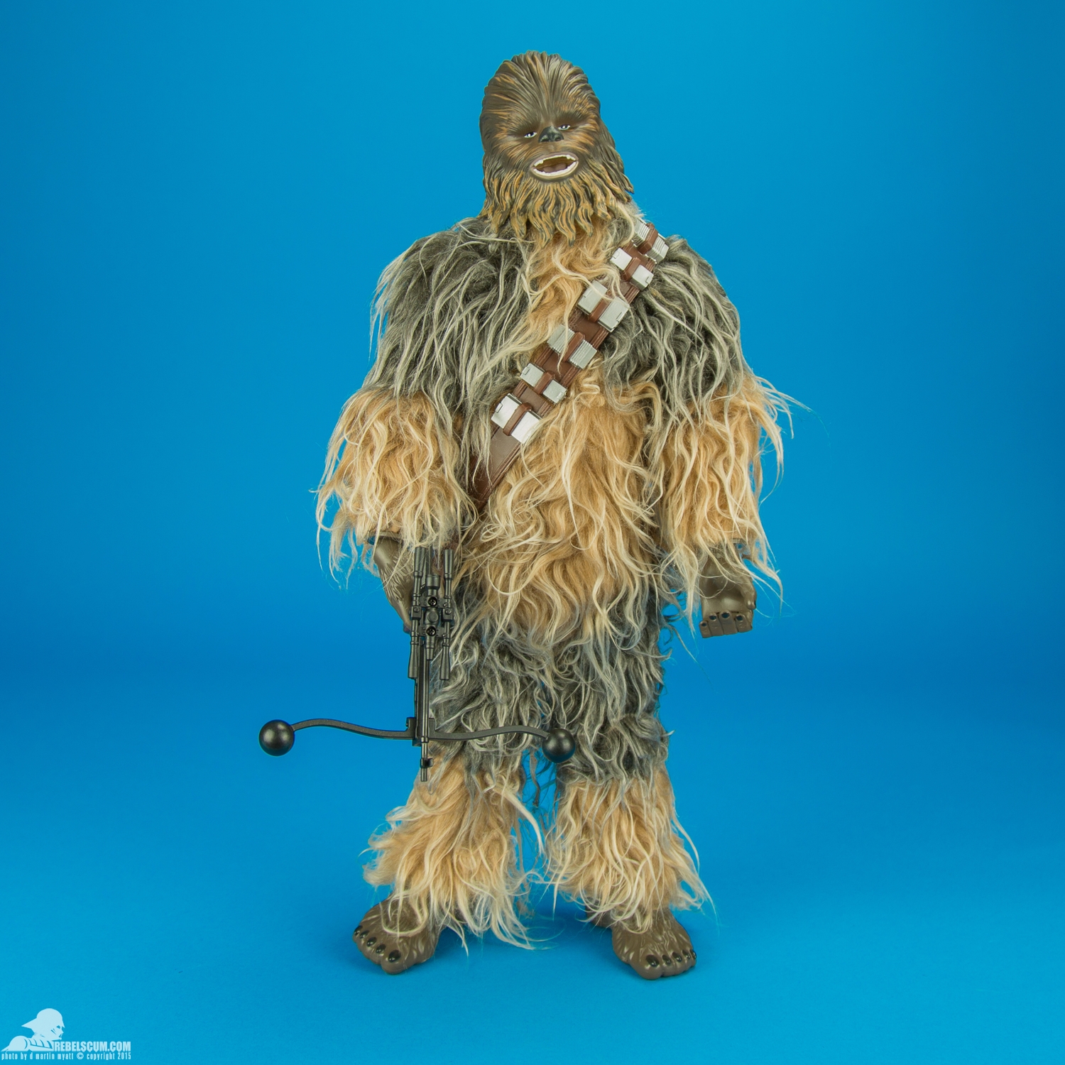 Chewbacca-Thinkway-Toys-Star-Wars-The-Force-Awakens-001.jpg