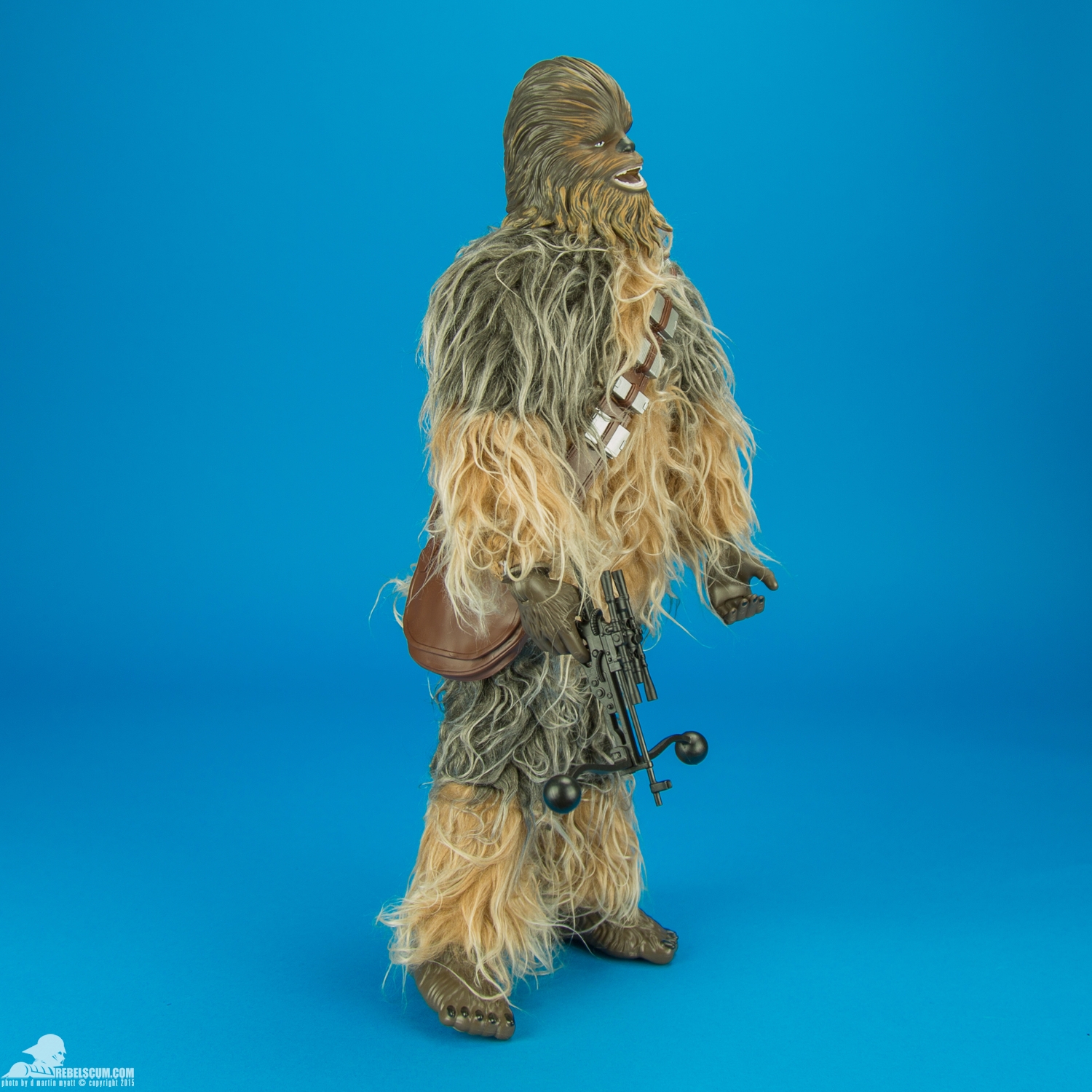 Chewbacca-Thinkway-Toys-Star-Wars-The-Force-Awakens-002.jpg