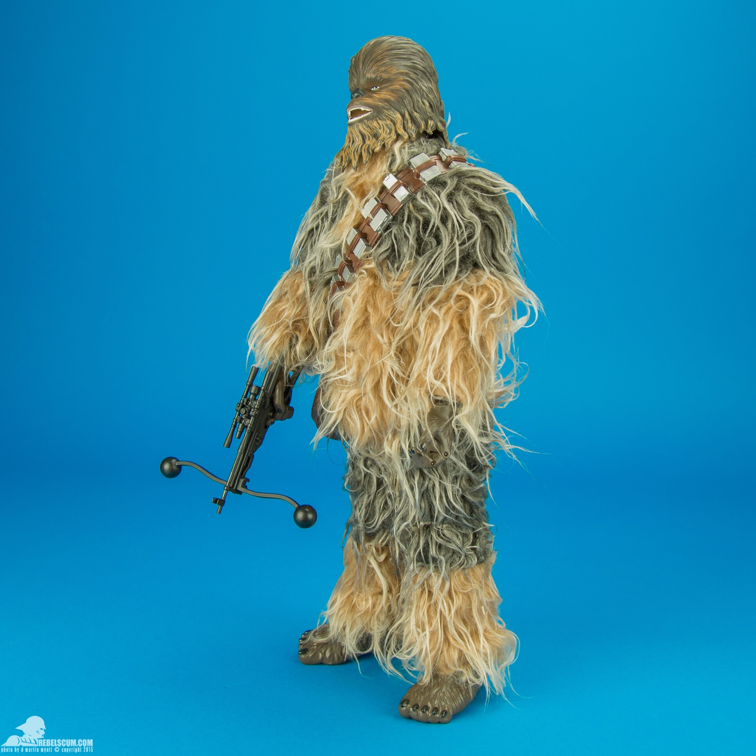 Chewbacca-Thinkway-Toys-Star-Wars-The-Force-Awakens-003.jpg
