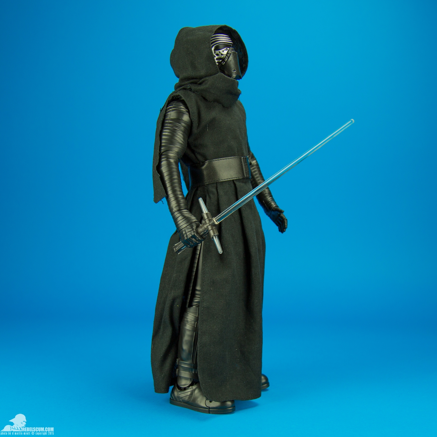 Kylo-Ren-Thinkway-Toys-Star-Wars-The-Force-Awakens-002.jpg