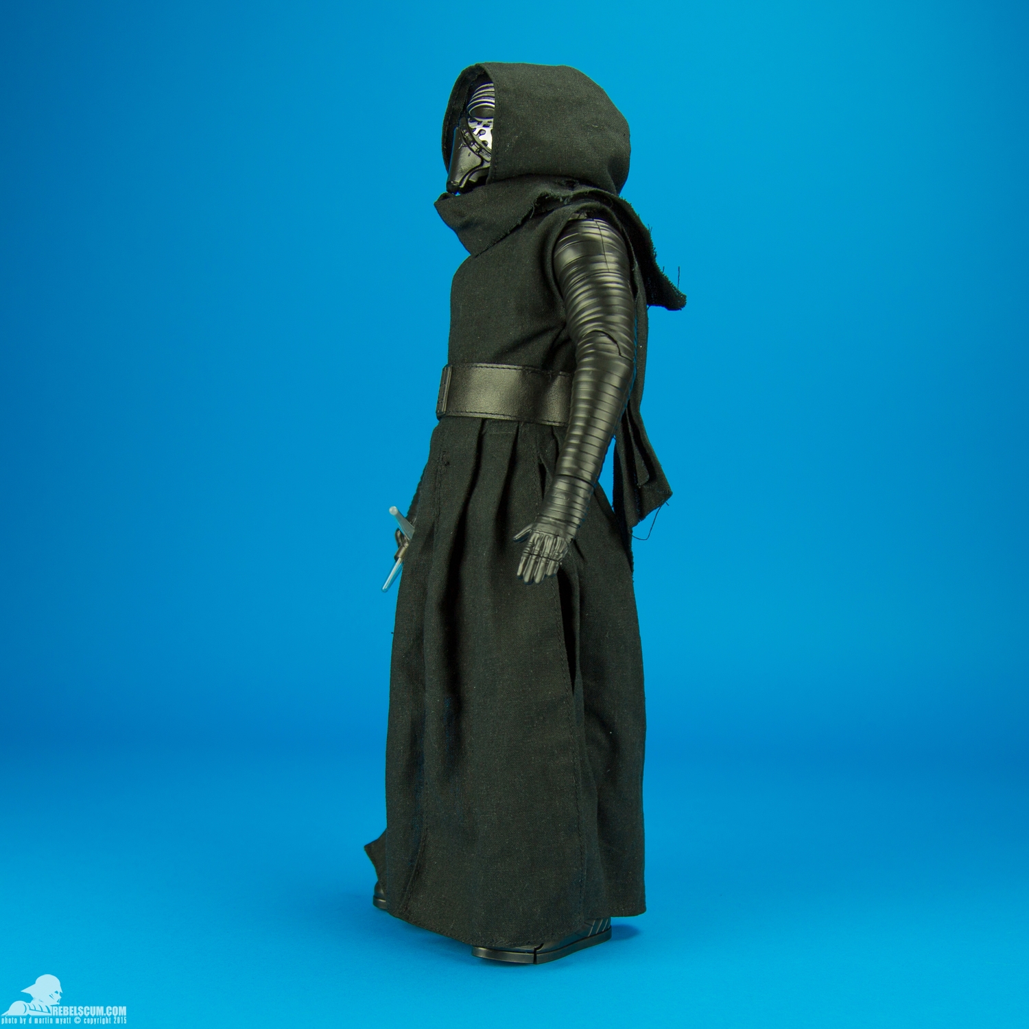 Kylo-Ren-Thinkway-Toys-Star-Wars-The-Force-Awakens-003.jpg