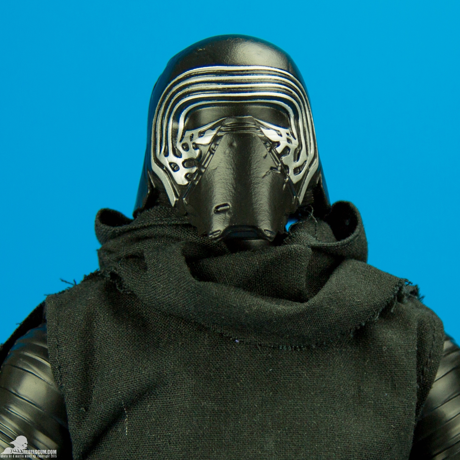 Kylo-Ren-Thinkway-Toys-Star-Wars-The-Force-Awakens-005.jpg