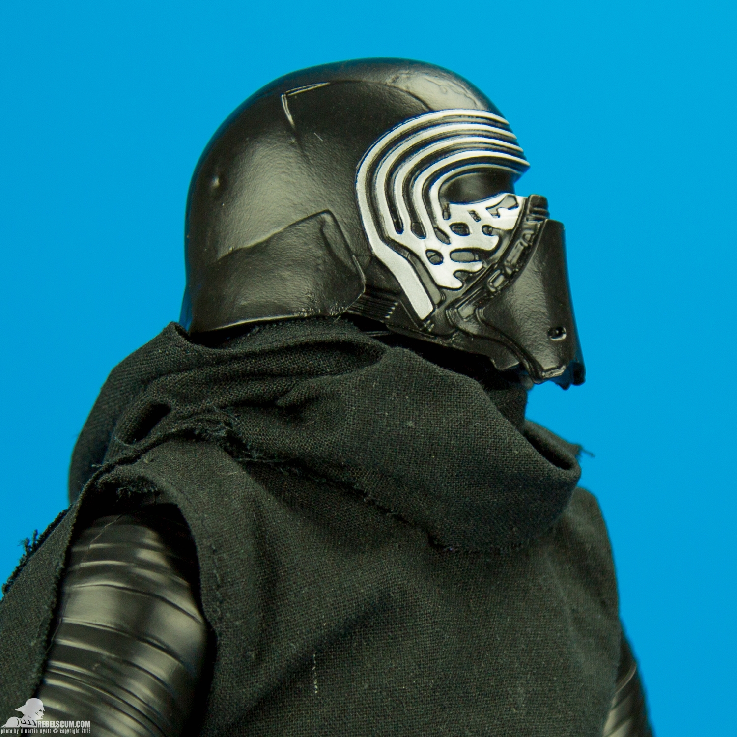 Kylo-Ren-Thinkway-Toys-Star-Wars-The-Force-Awakens-006.jpg