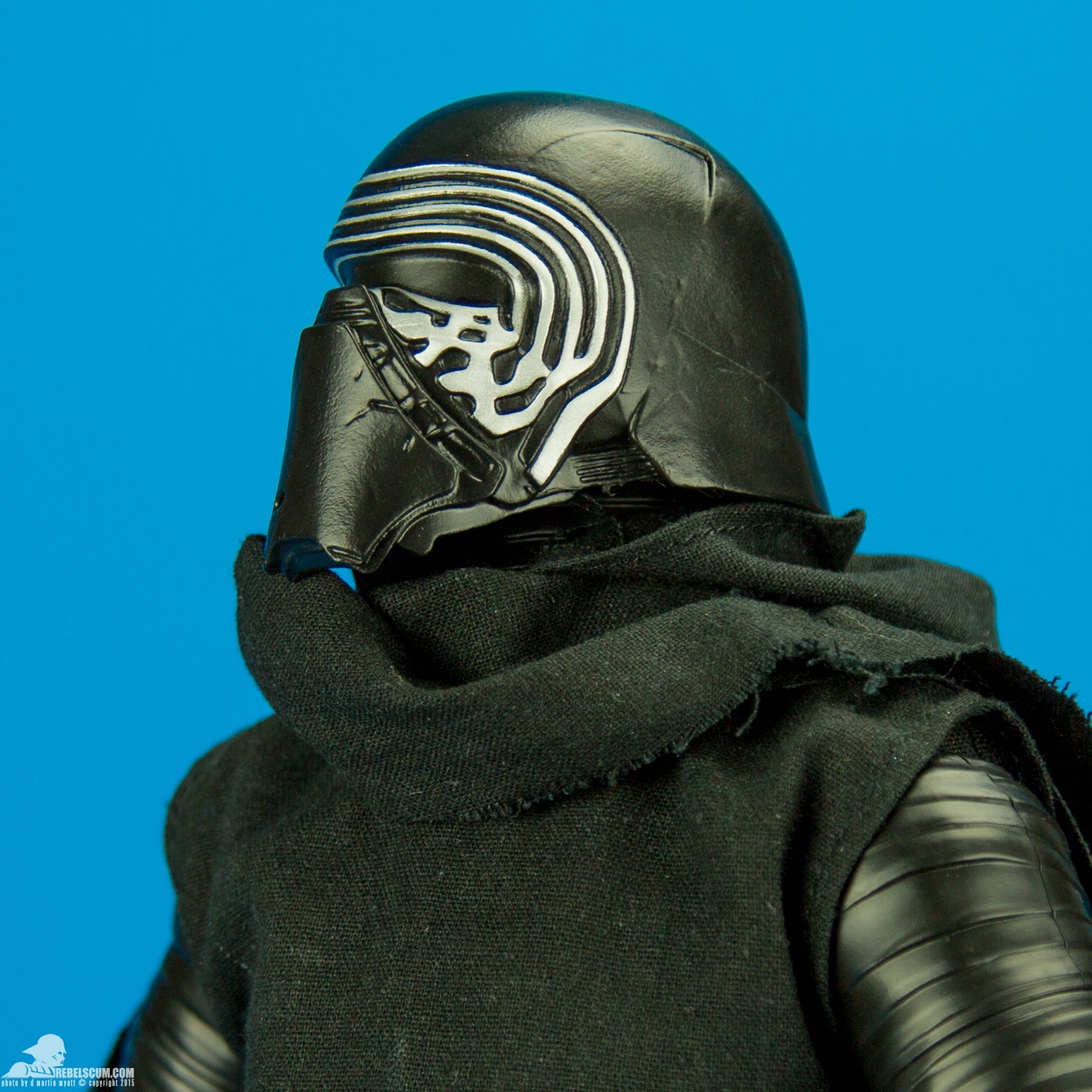 Kylo-Ren-Thinkway-Toys-Star-Wars-The-Force-Awakens-007.jpg