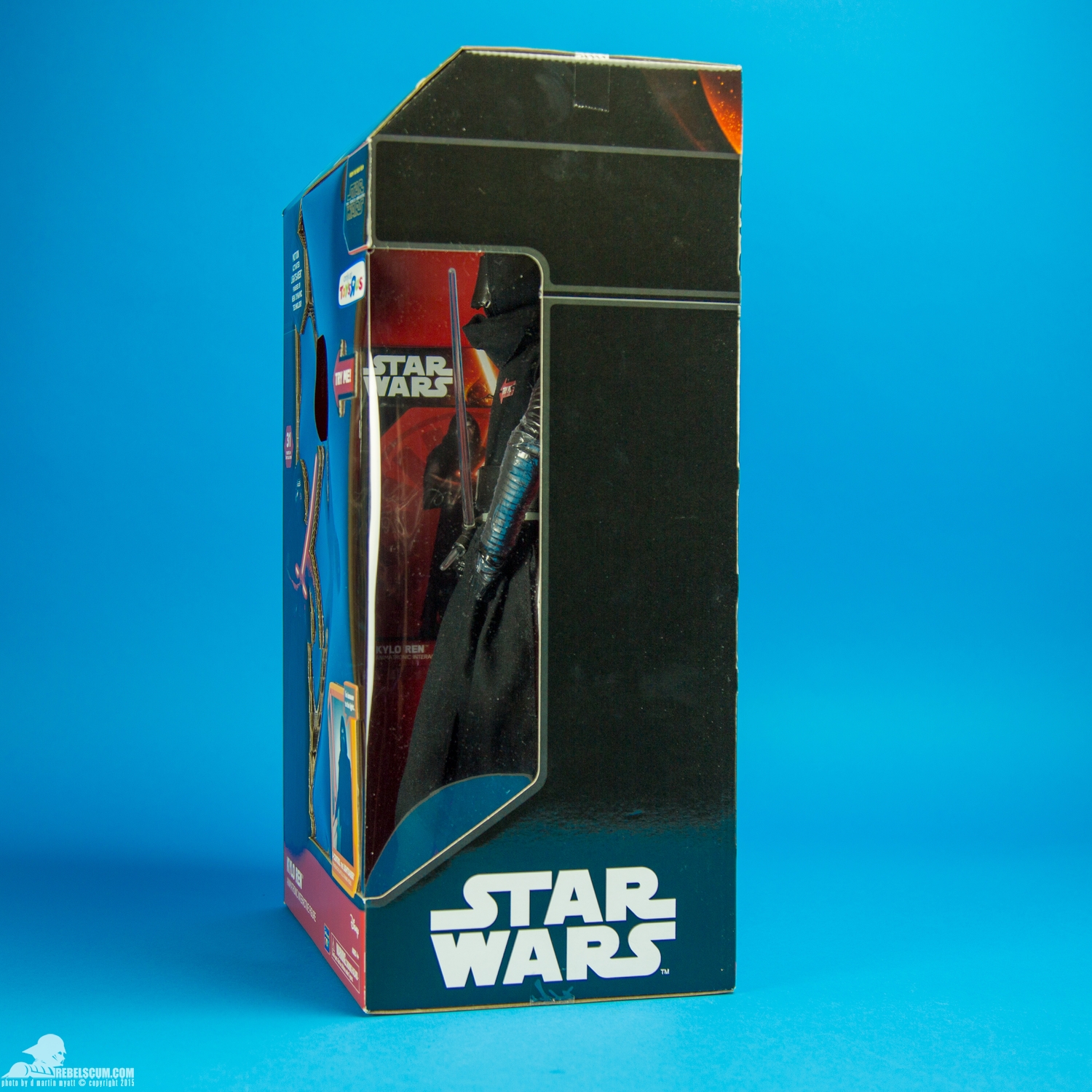 Kylo-Ren-Thinkway-Toys-Star-Wars-The-Force-Awakens-019.jpg