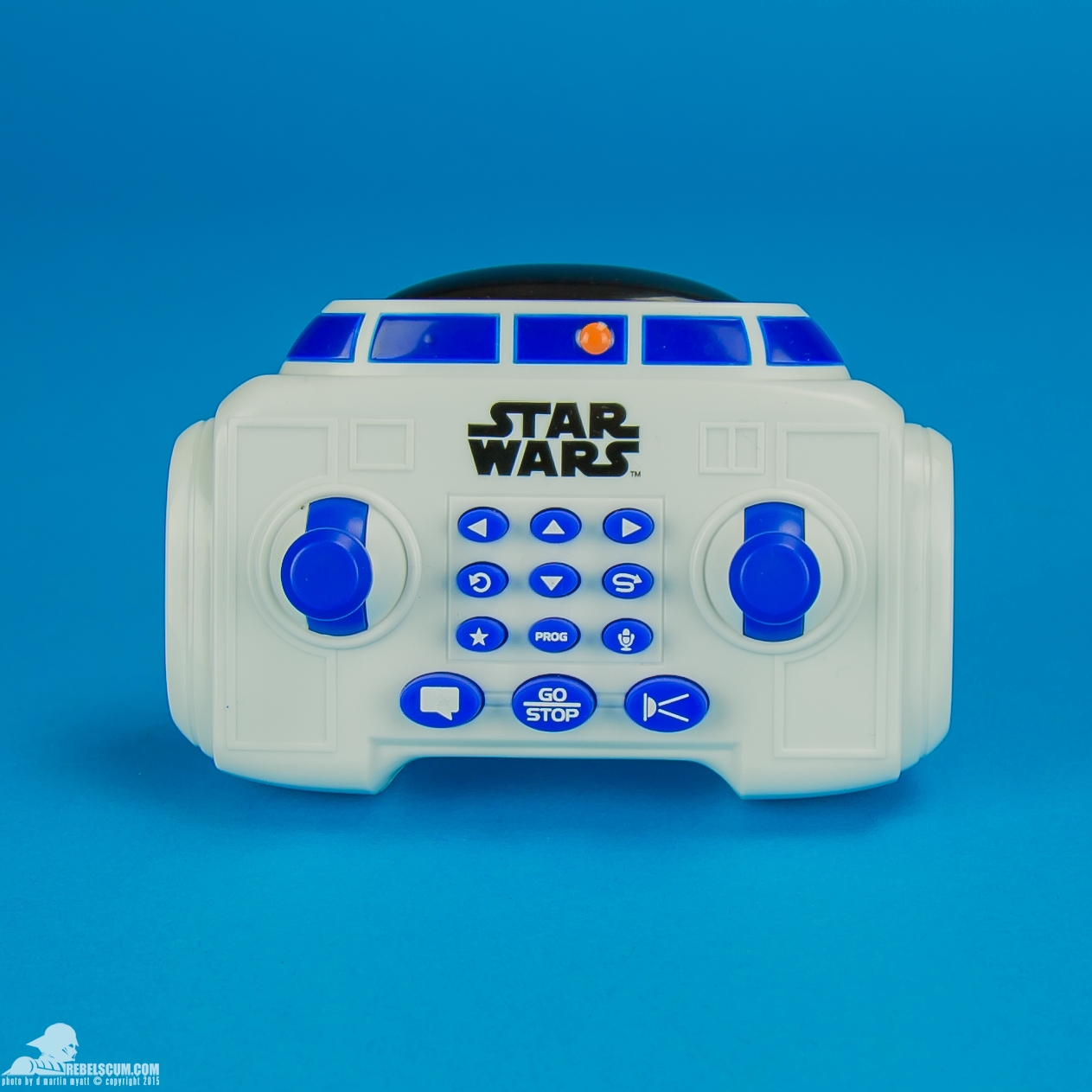 R2-D2-Thinkway-Toys-Star-Wars-The-Force-Awakens-005.jpg