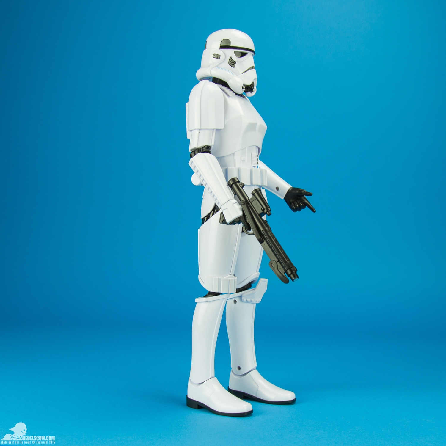 Stormtrooper-Thinkway-Toys-Star-Wars-The-Force-Awakens-002.jpg