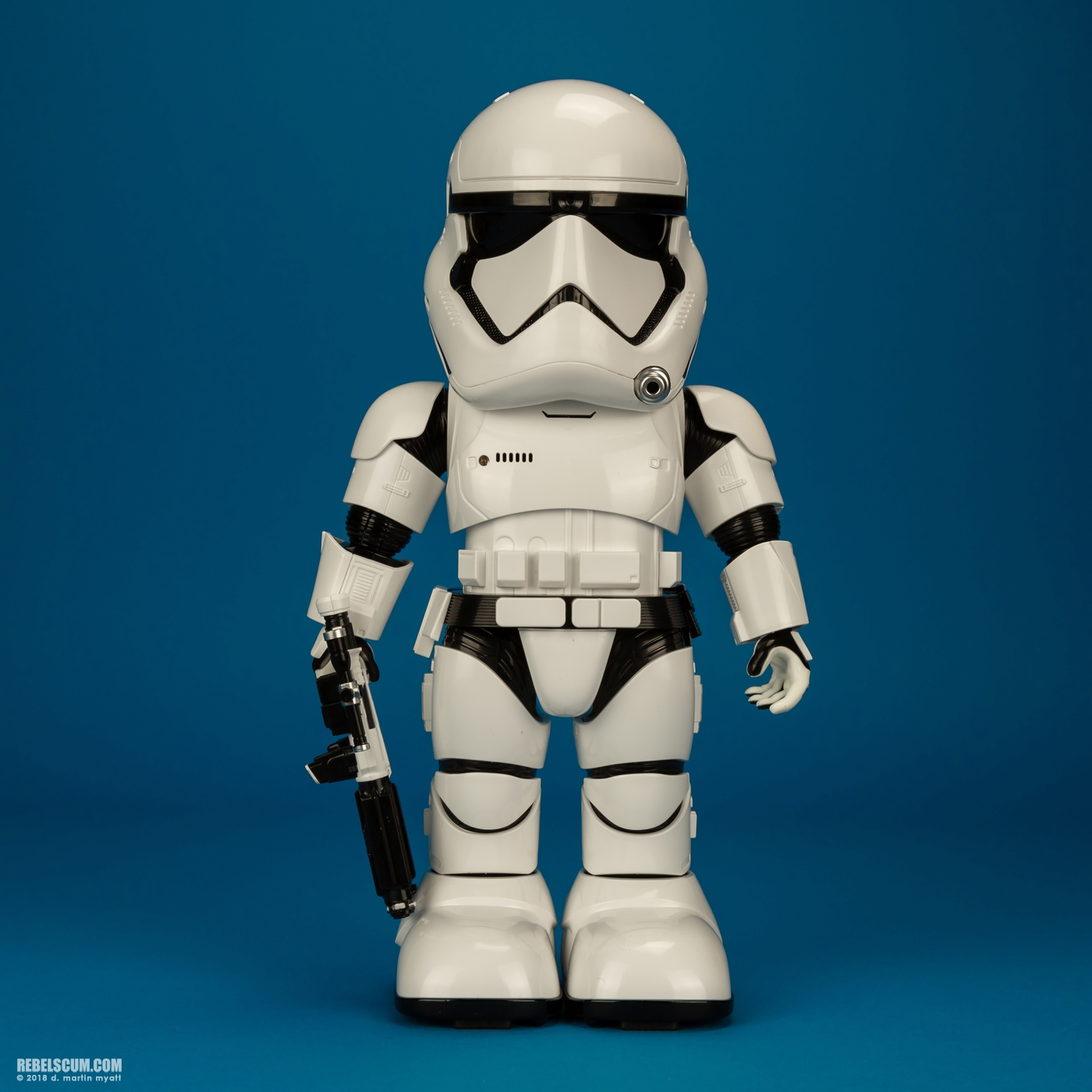 First-Order-Stormtrooper-Robot-Ubtech-001.jpg