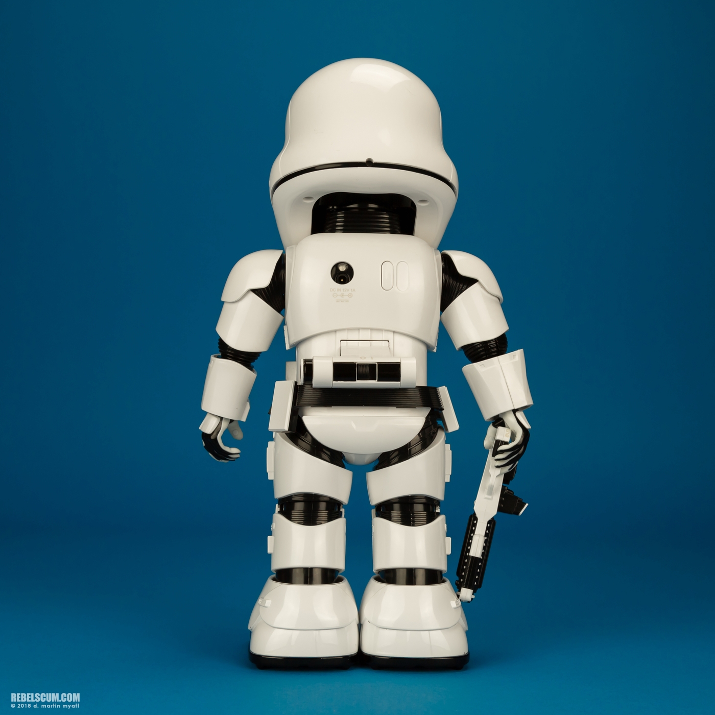 First-Order-Stormtrooper-Robot-Ubtech-004.jpg
