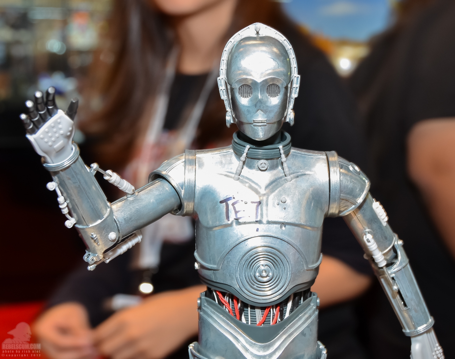 Tamashii_Nations_C-3PO_R2-D2_NYCC-04.jpg