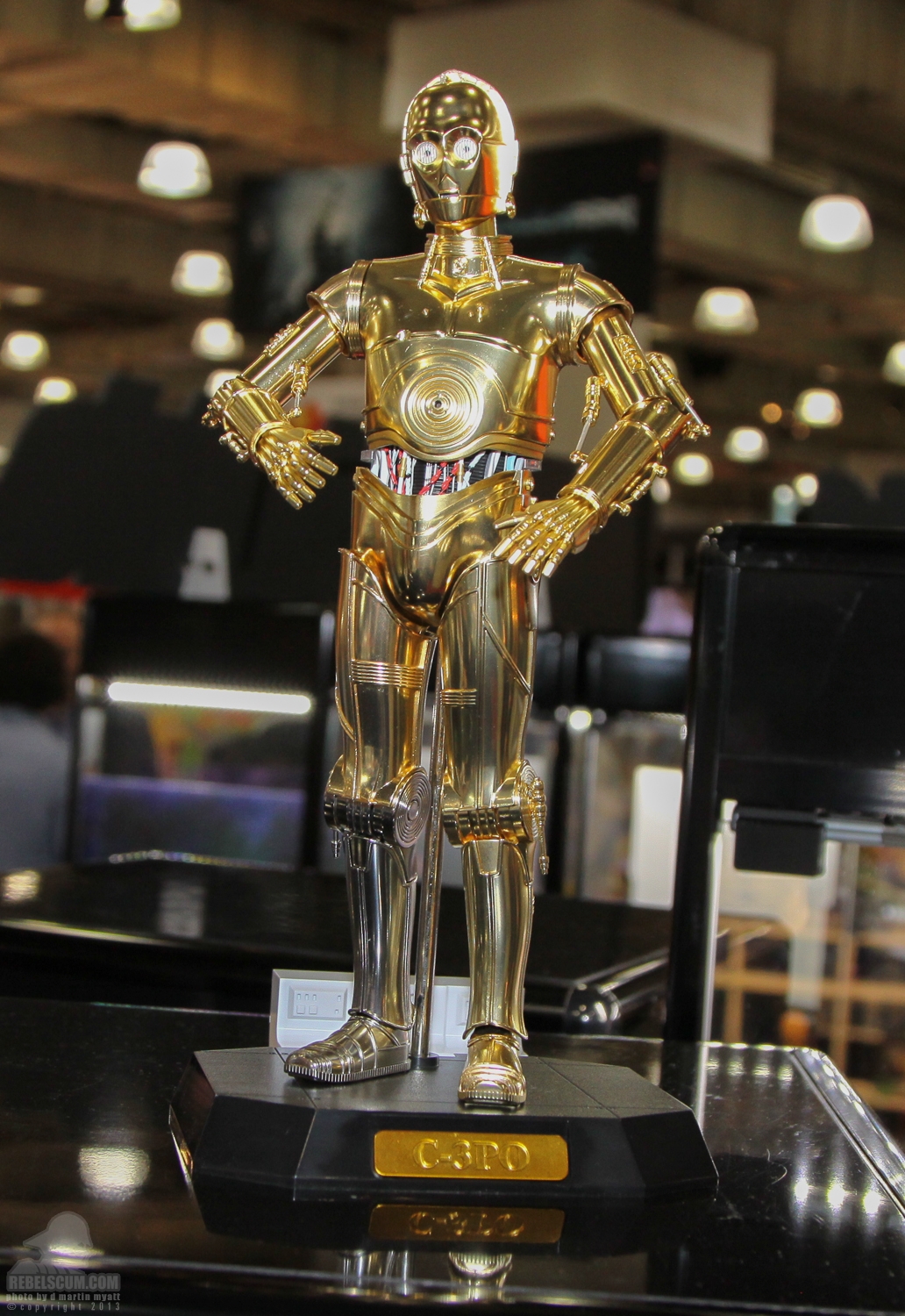 2013_International_Toy_Fair_C-3PO-01.jpg