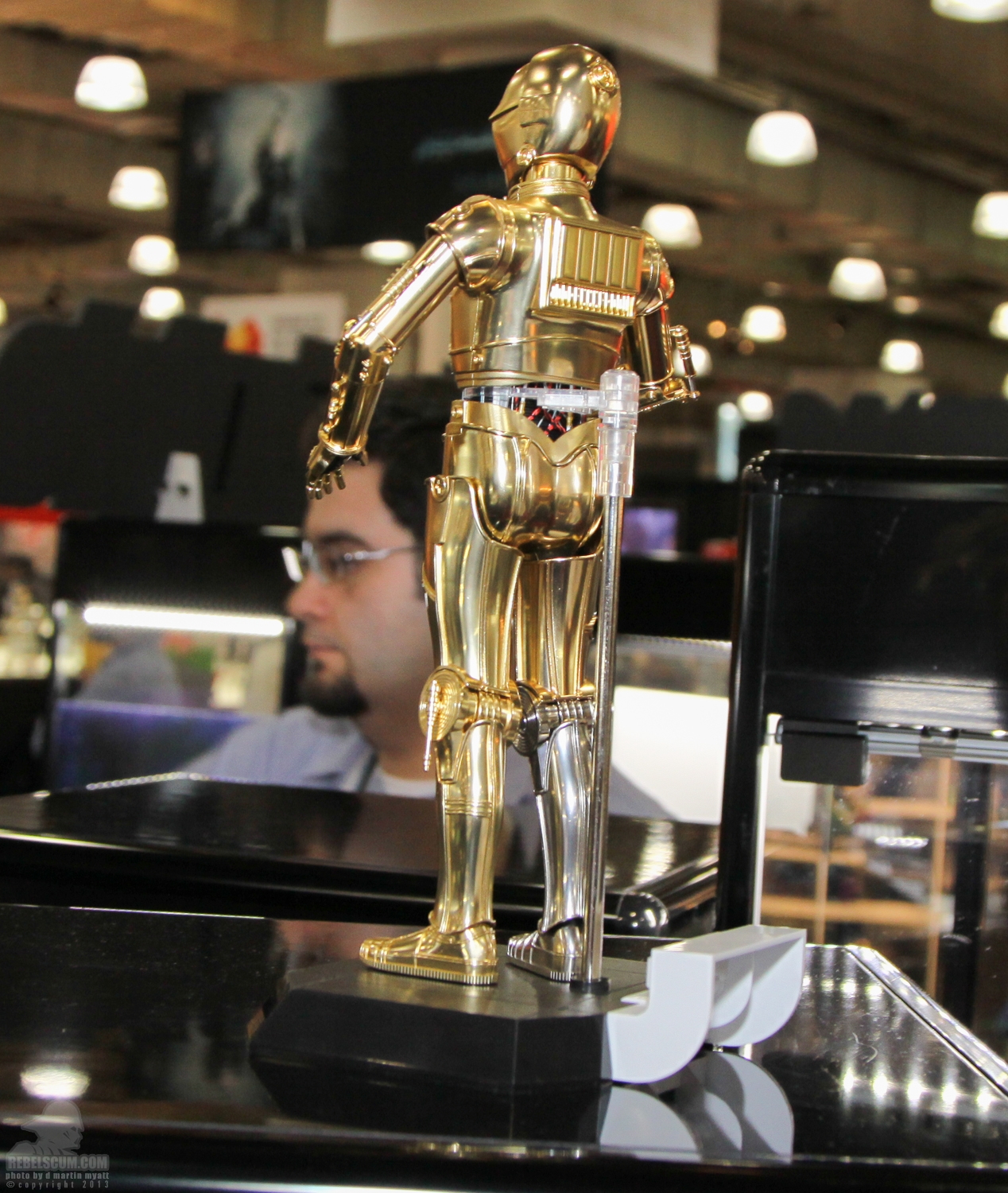 2013_International_Toy_Fair_C-3PO-04.jpg