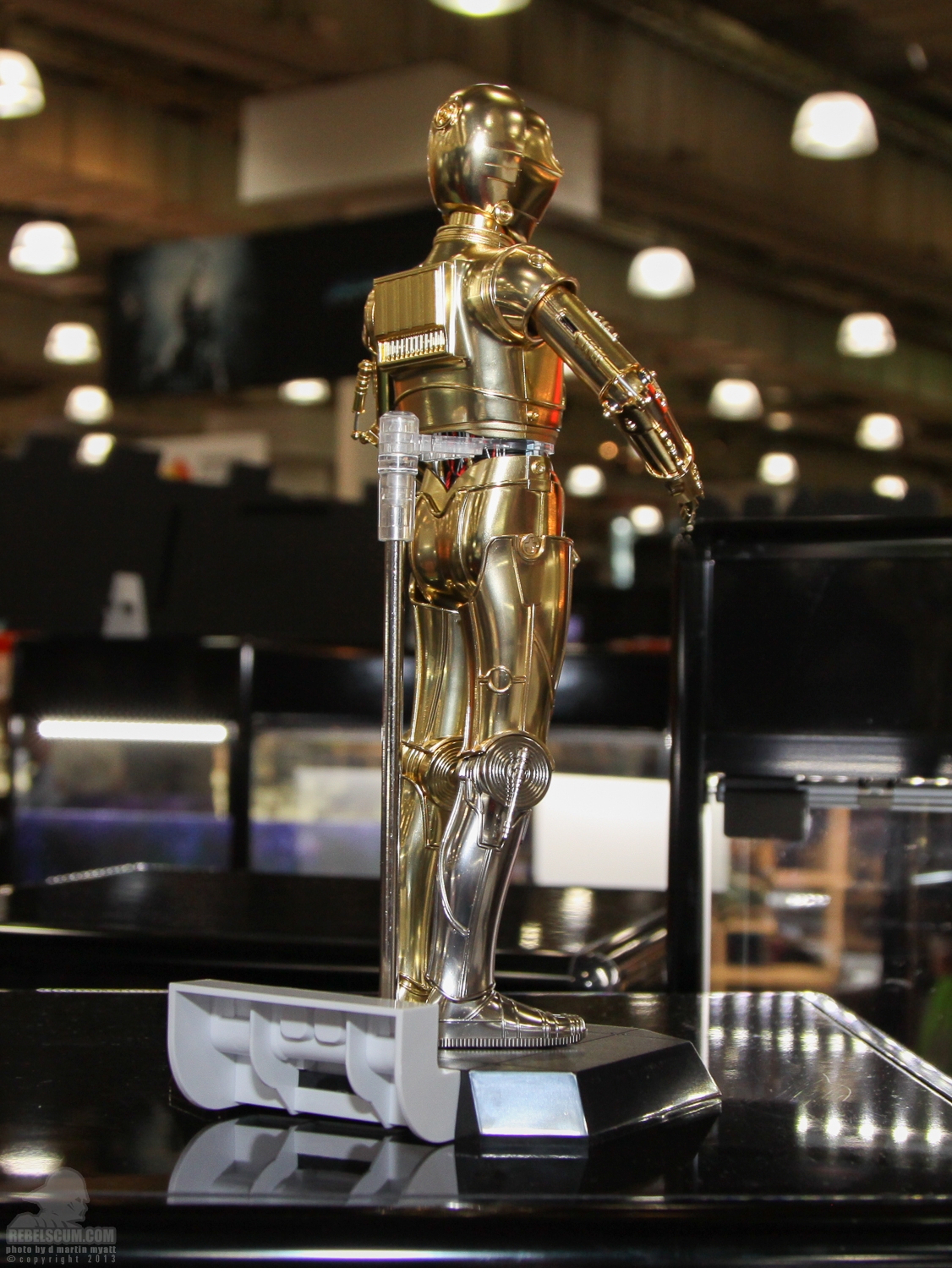 2013_International_Toy_Fair_C-3PO-05.jpg