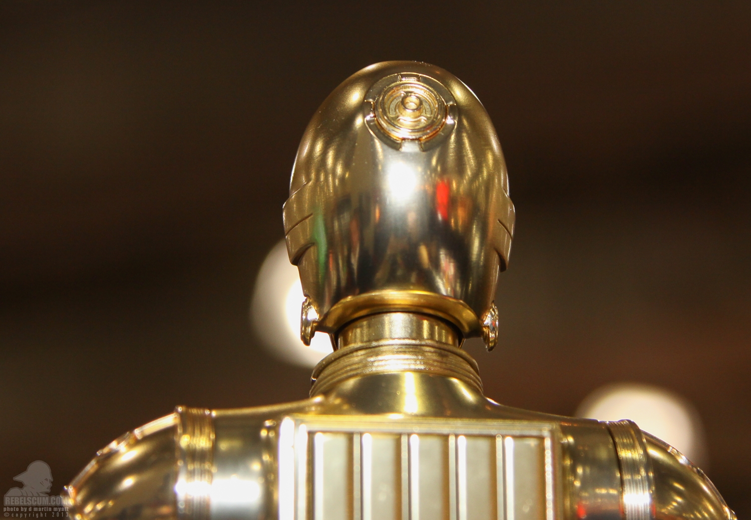 2013_International_Toy_Fair_C-3PO-10.jpg