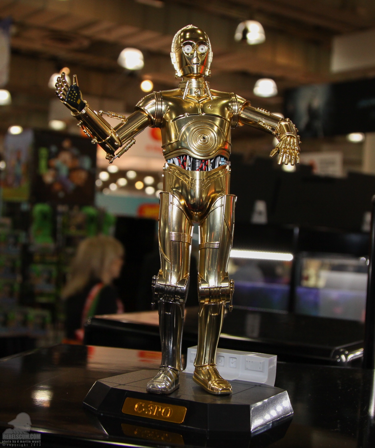 2013_International_Toy_Fair_C-3PO-12.jpg