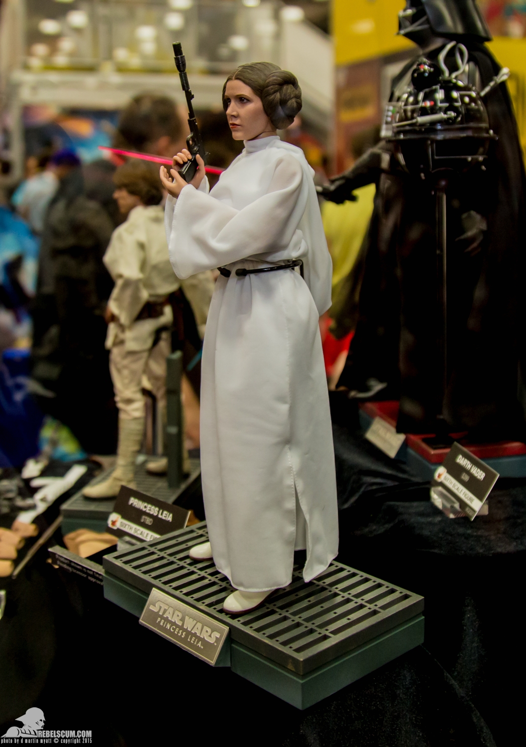 http://www.rebelscum.com/2015-SDCC/Hot-Toys-Display-2015-San-Diego-Comic-Con-SDCC/Hot-Toys-Display-2015-San-Diego-Comic-Con-SDCC-025.jpg