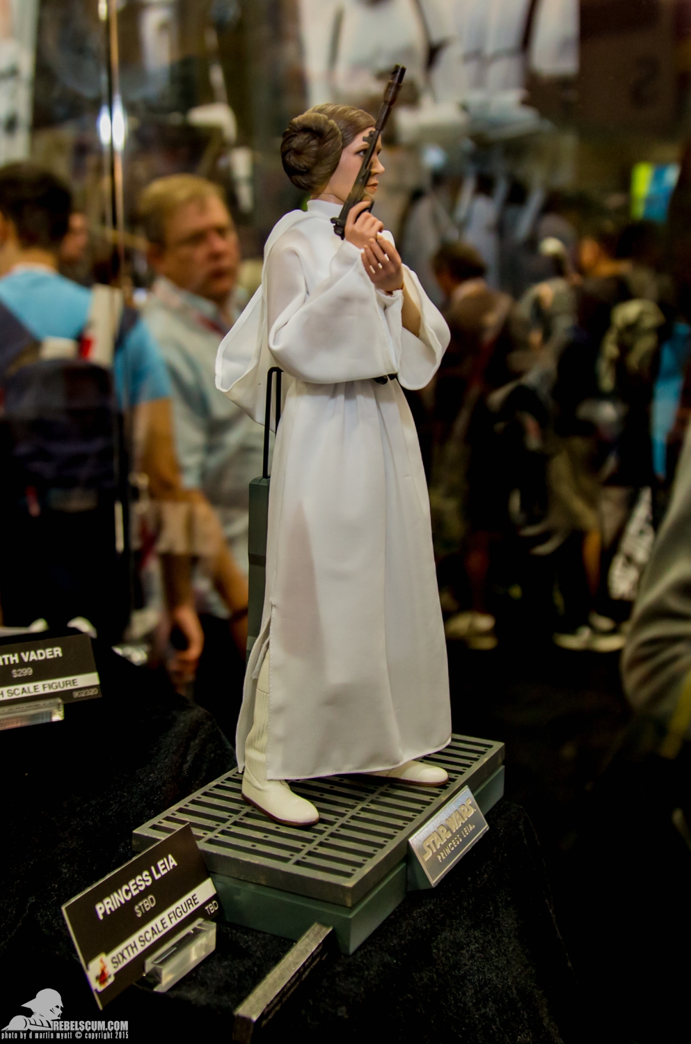 http://www.rebelscum.com/2015-SDCC/Hot-Toys-Display-2015-San-Diego-Comic-Con-SDCC/Hot-Toys-Display-2015-San-Diego-Comic-Con-SDCC-026.jpg