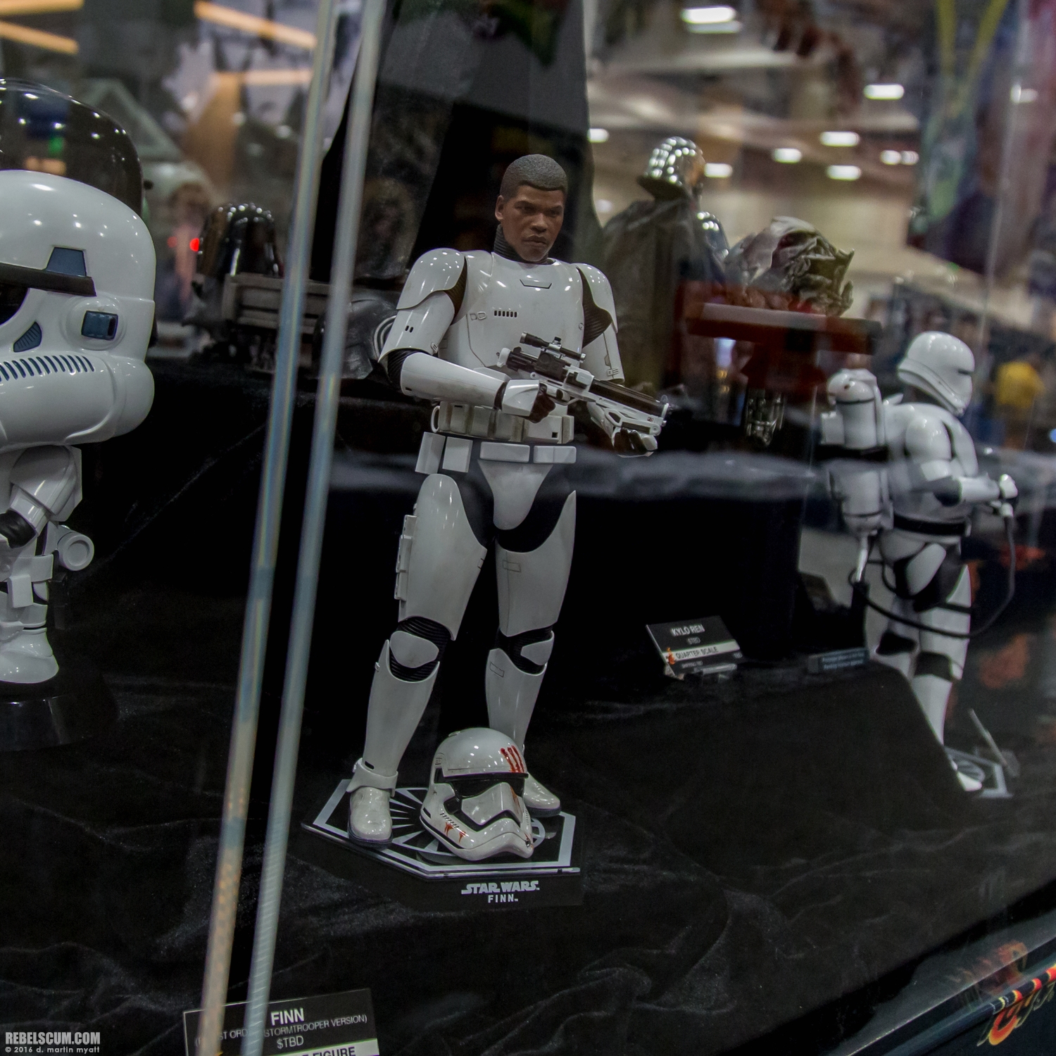 2016-SDCC-Hot-Toys-Booth-Wednesday-029.jpg