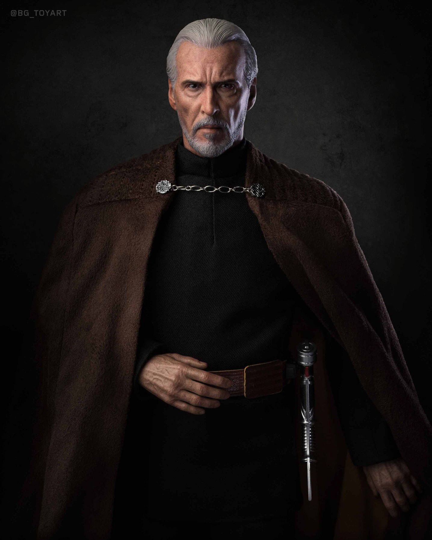 Count-Dooku-Hot-Toys-Final-Photography-062.jpg