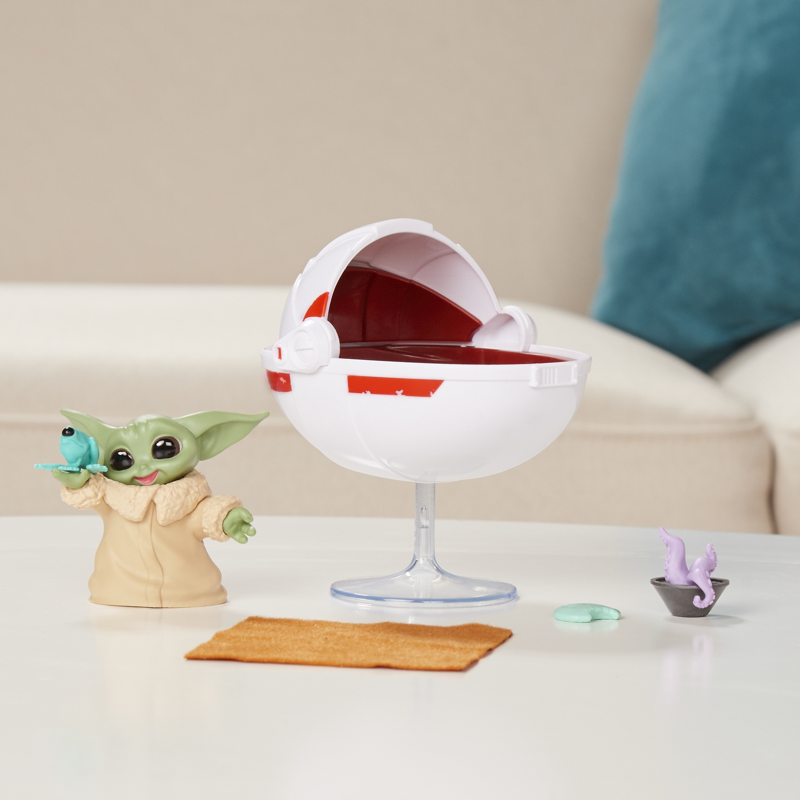 STAR WARS THE BOUNTY COLLECTION GROGU’S HOVER-PRAM PACK - lifestyle (2).jpg