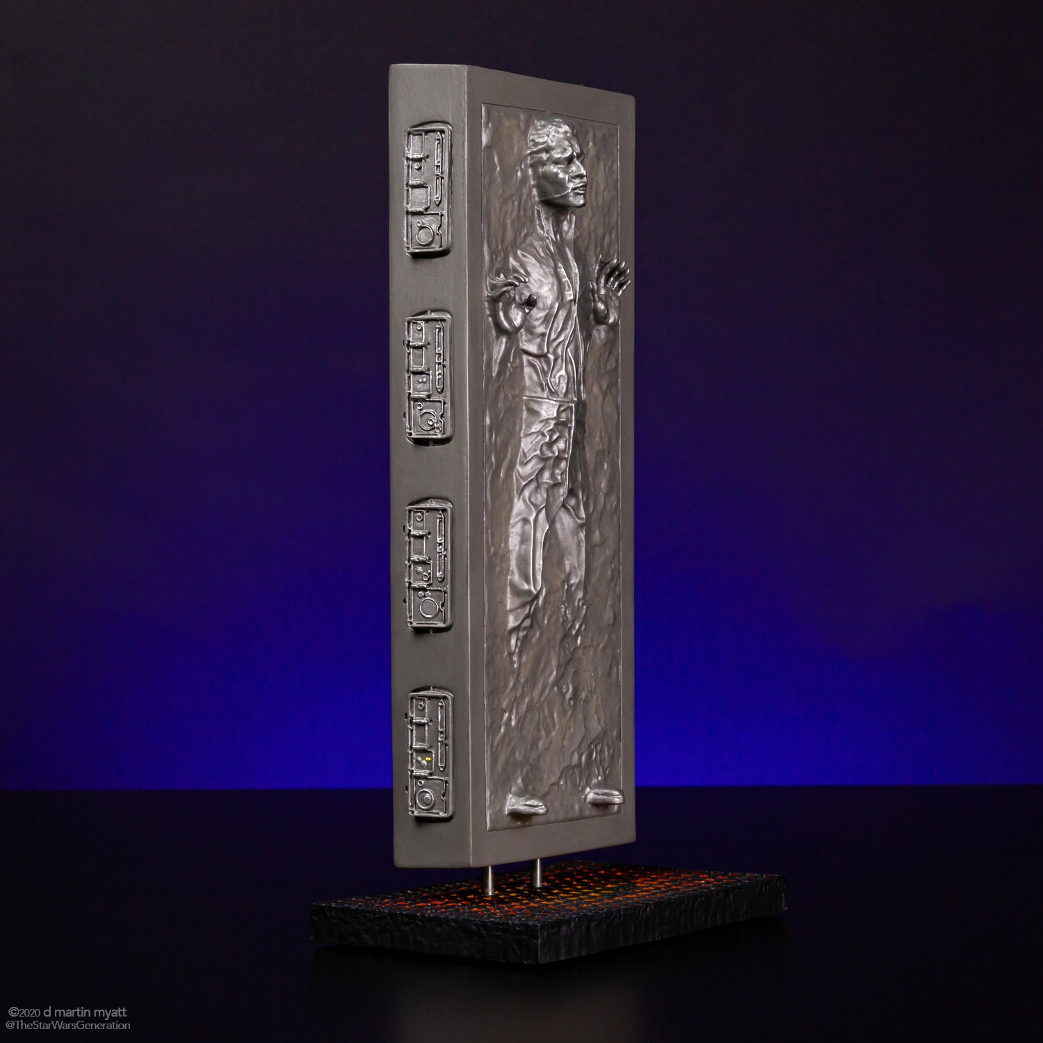 Han-Solo-in-Carbonite-Collectors-Gallery-statue-Gentle-Giant-002.jpg