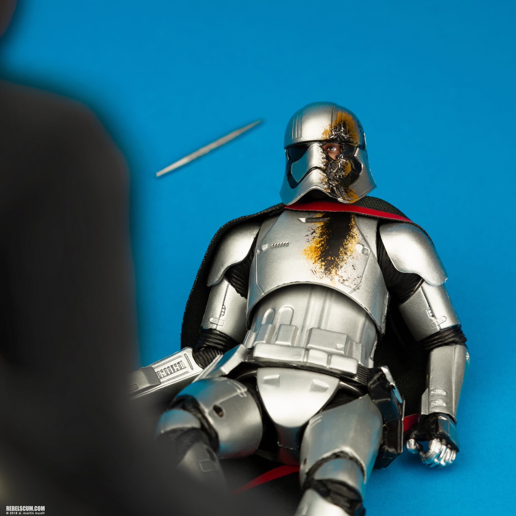 Captain-Phasma-Quicksilver-Baton-E2808-The-Black-Series-009.jpg