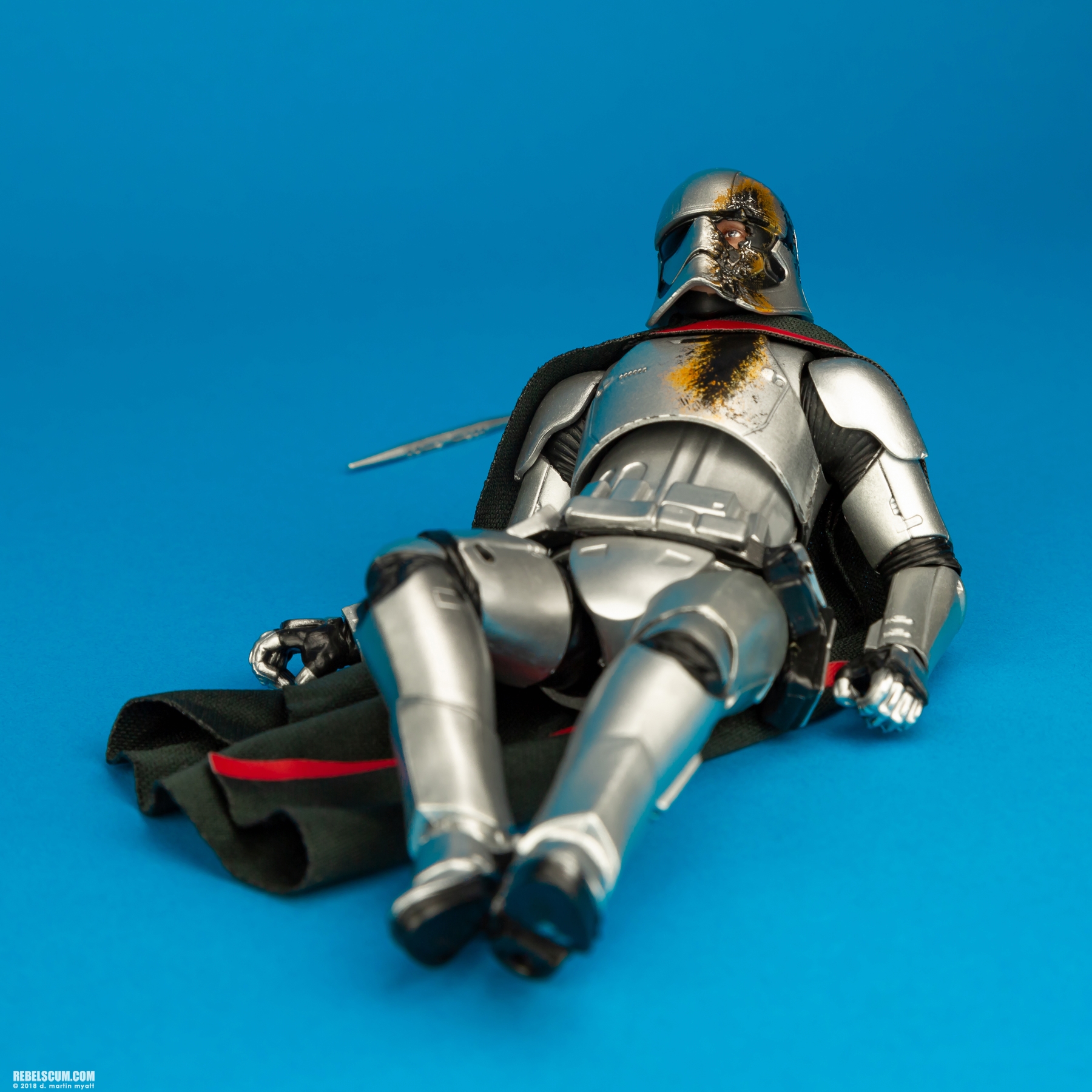 Captain-Phasma-Quicksilver-Baton-E2808-The-Black-Series-010.jpg