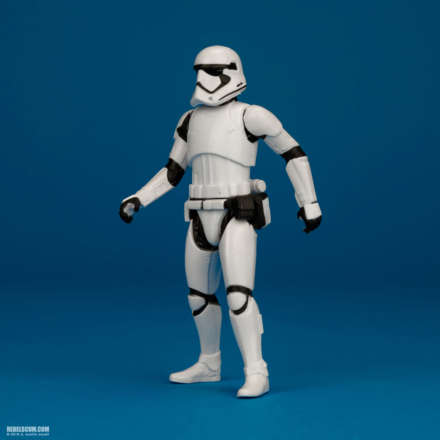 First-Order-Stormtrooper-Officer-Solo-Force-Link-Hasbro-003.jpg