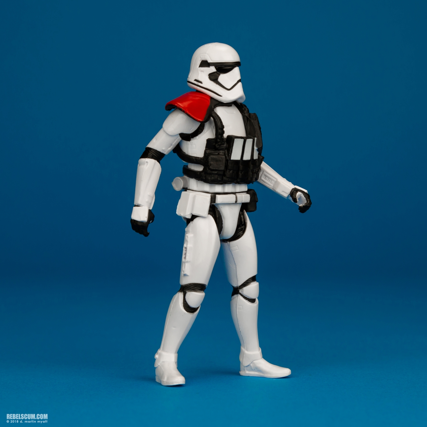 First-Order-Stormtrooper-Officer-Solo-Force-Link-Hasbro-006.jpg