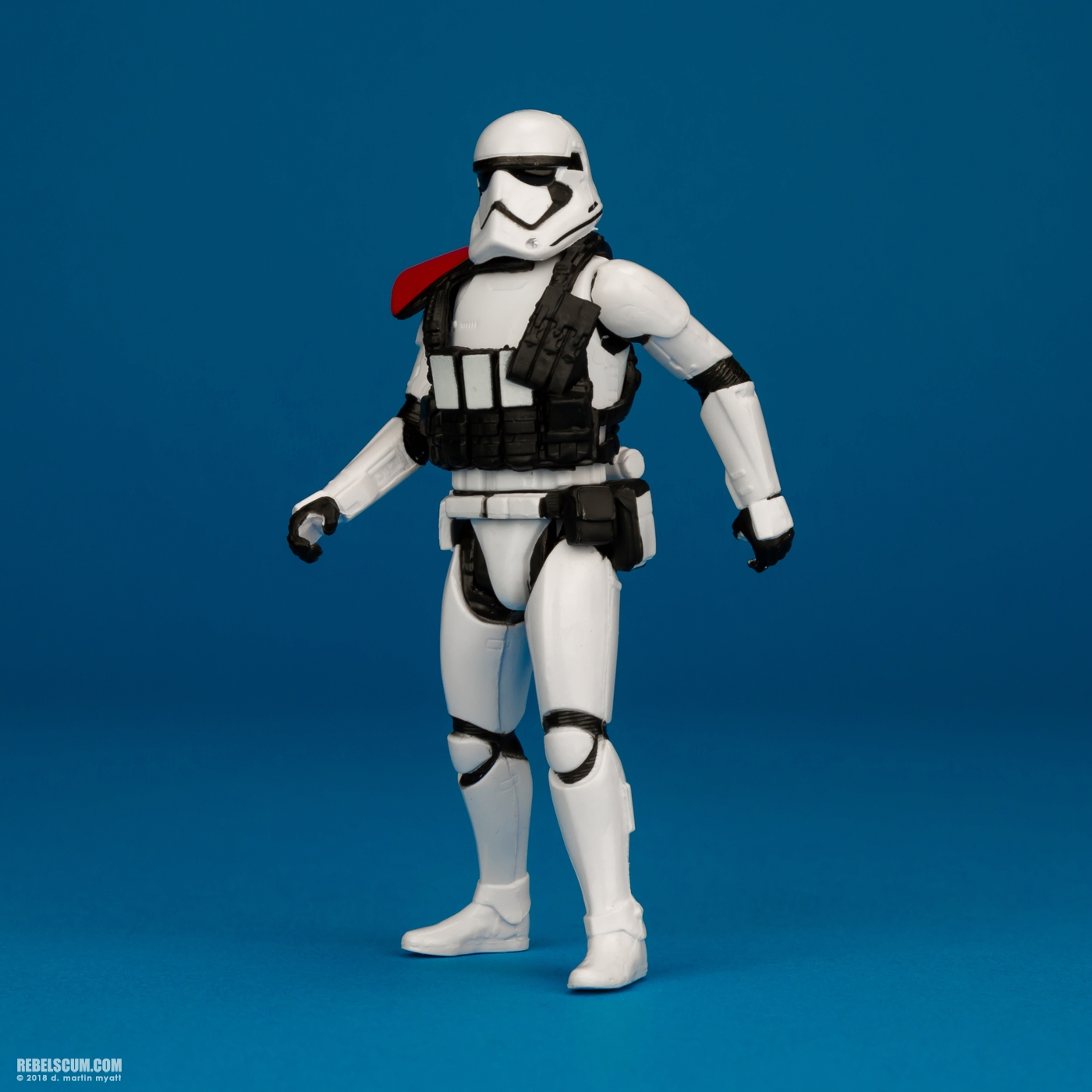 First-Order-Stormtrooper-Officer-Solo-Force-Link-Hasbro-007.jpg