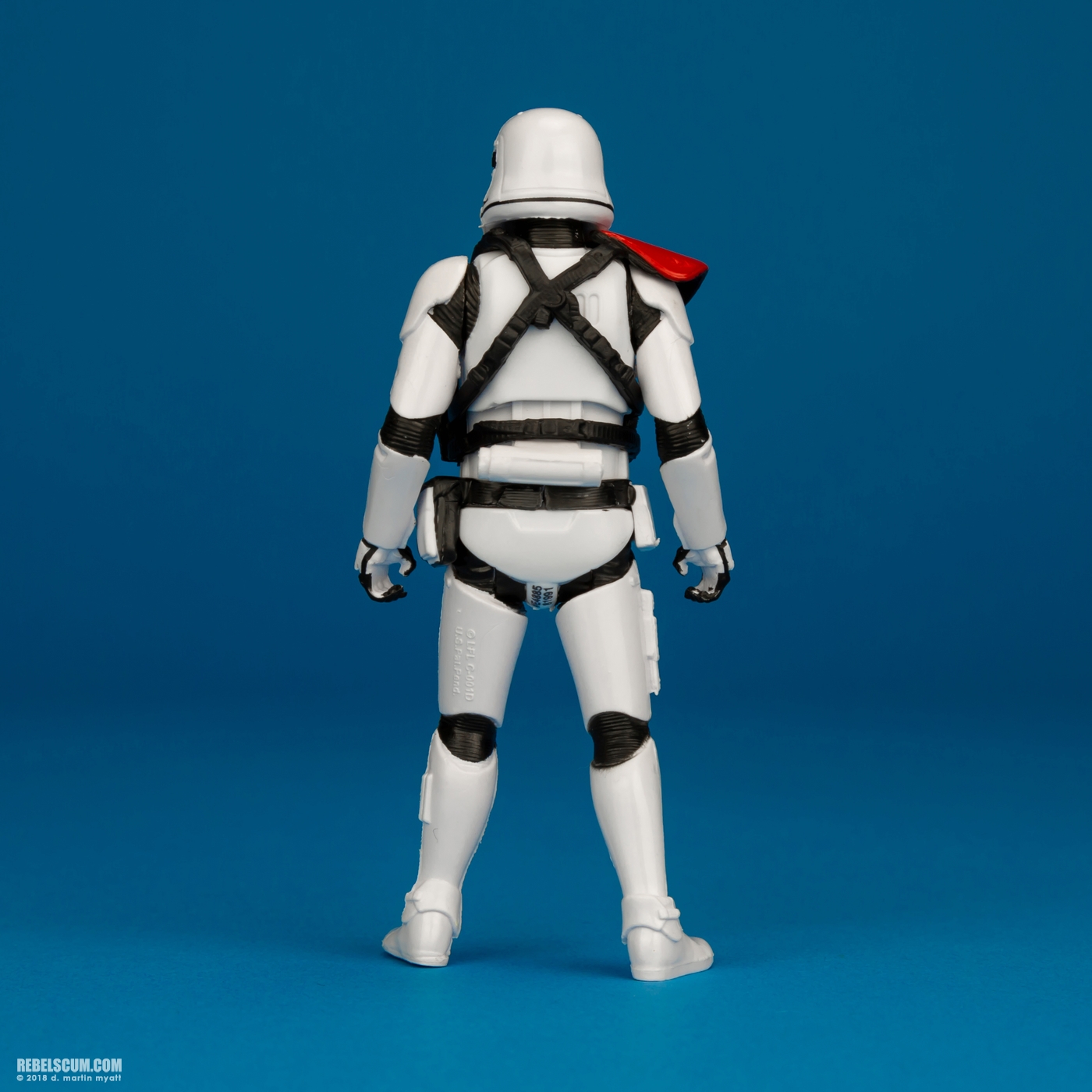 First-Order-Stormtrooper-Officer-Solo-Force-Link-Hasbro-008.jpg