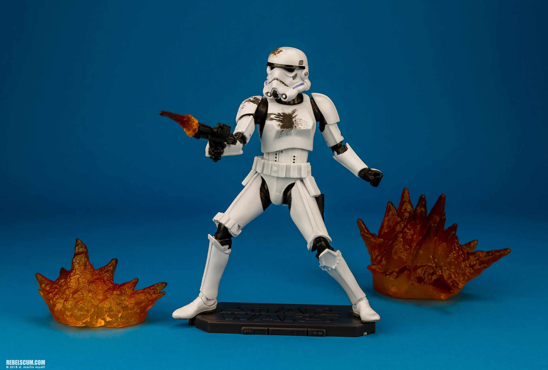 Stormtrooper-With-Blast-Accessories-e2258-The-Black-Series-007.jpg
