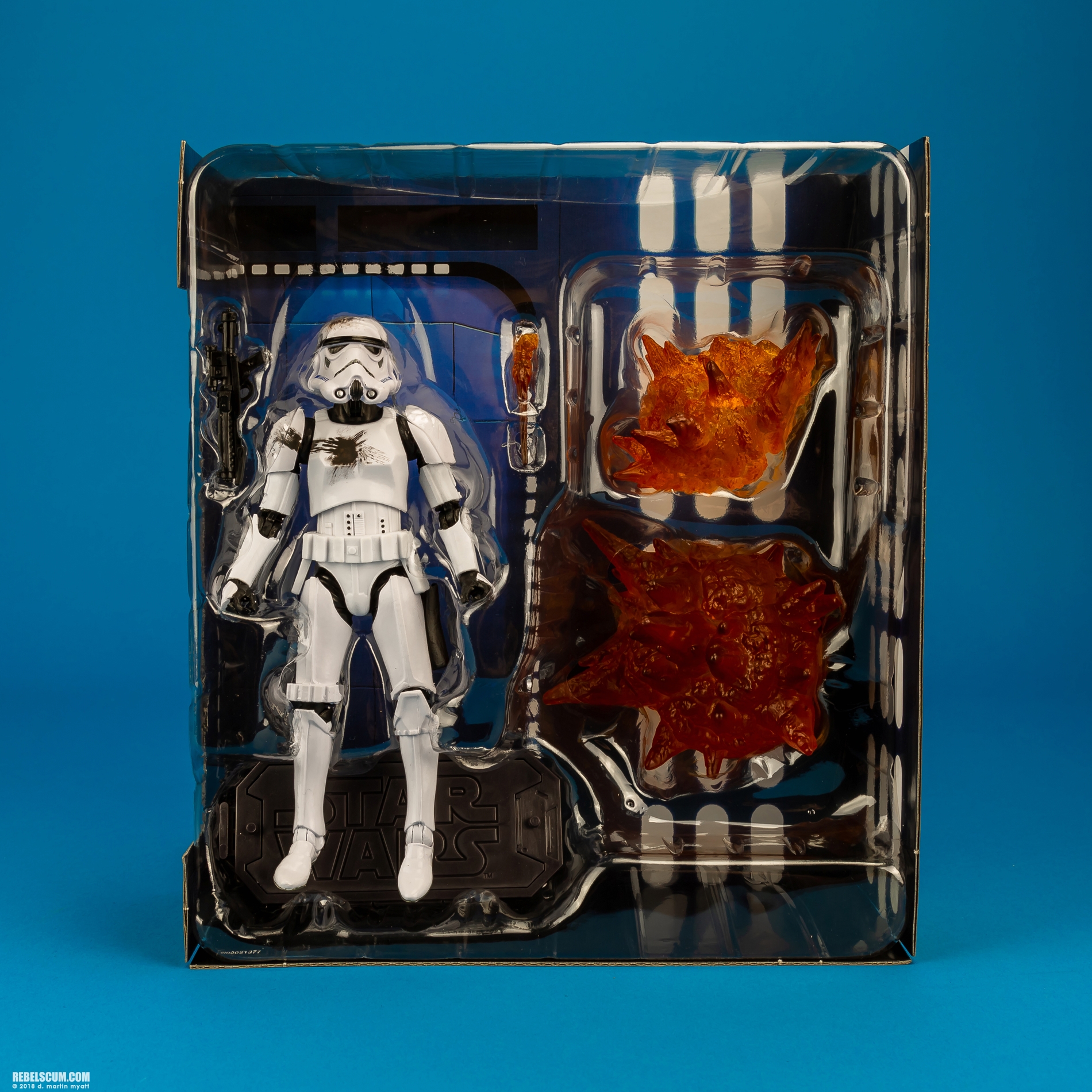 Stormtrooper-With-Blast-Accessories-e2258-The-Black-Series-017.jpg