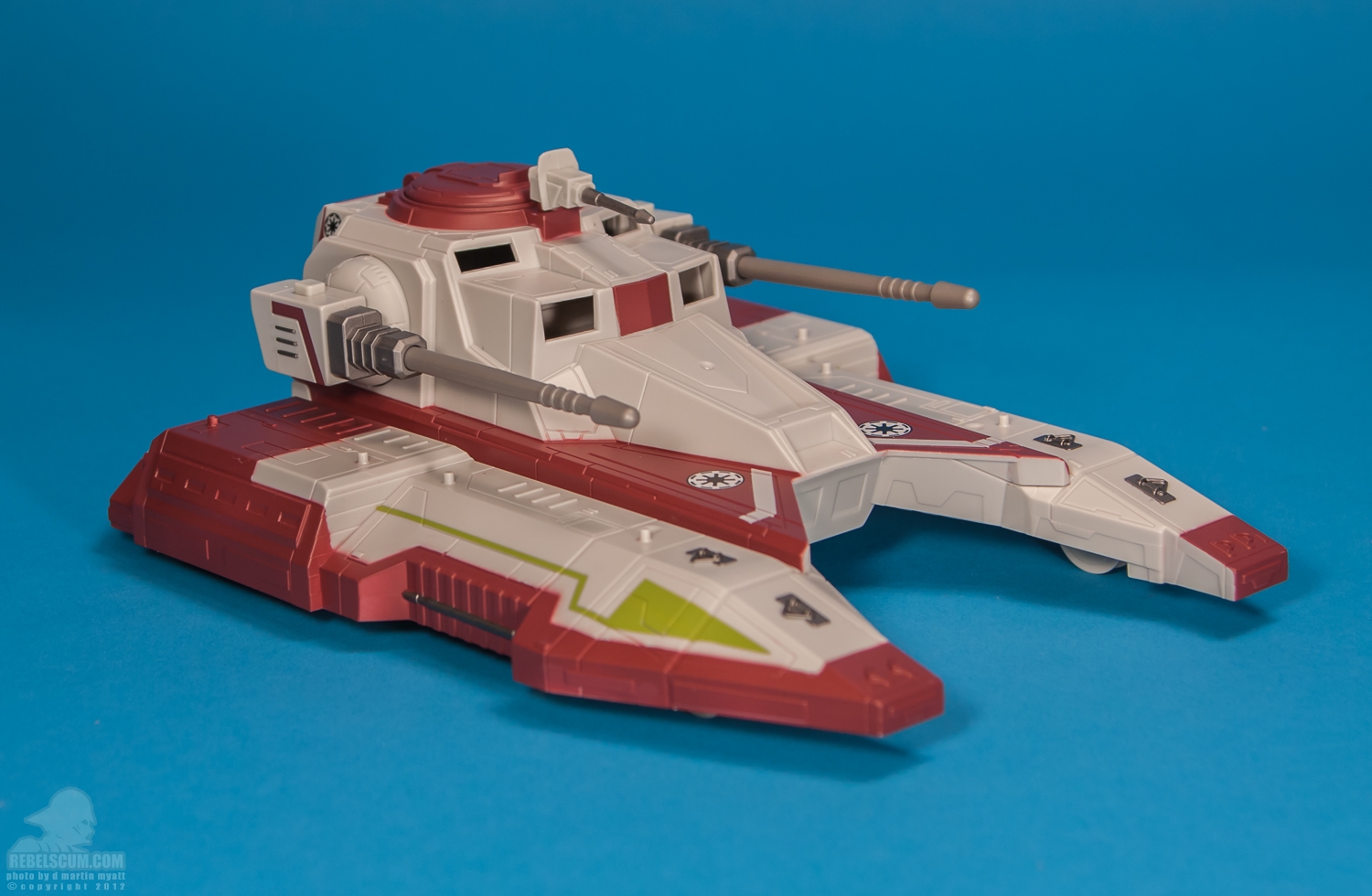 Republic_Fighter_Tank_Class_II_2013_Green_Yoda-02.jpg