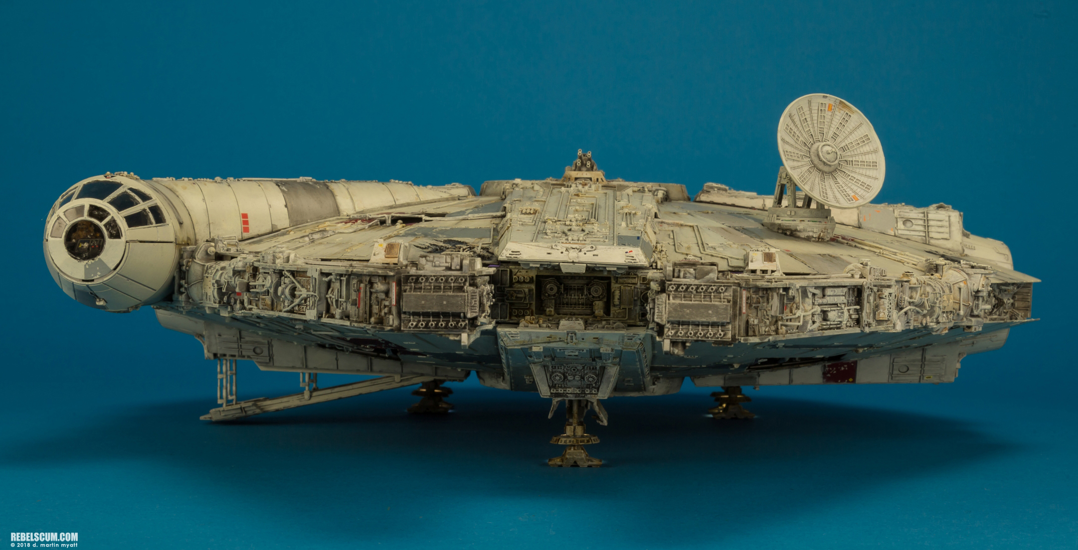 Perfect-Grade-1-72-scale-Millennium-Falcon-Bandai-Hobby-2-001.jpg