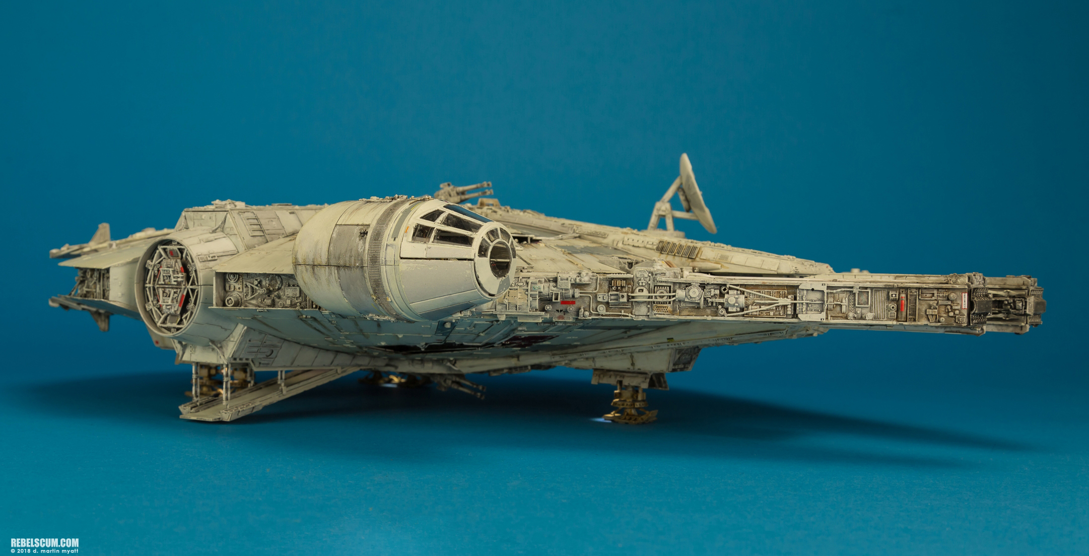 Perfect-Grade-1-72-scale-Millennium-Falcon-Bandai-Hobby-2-002.jpg