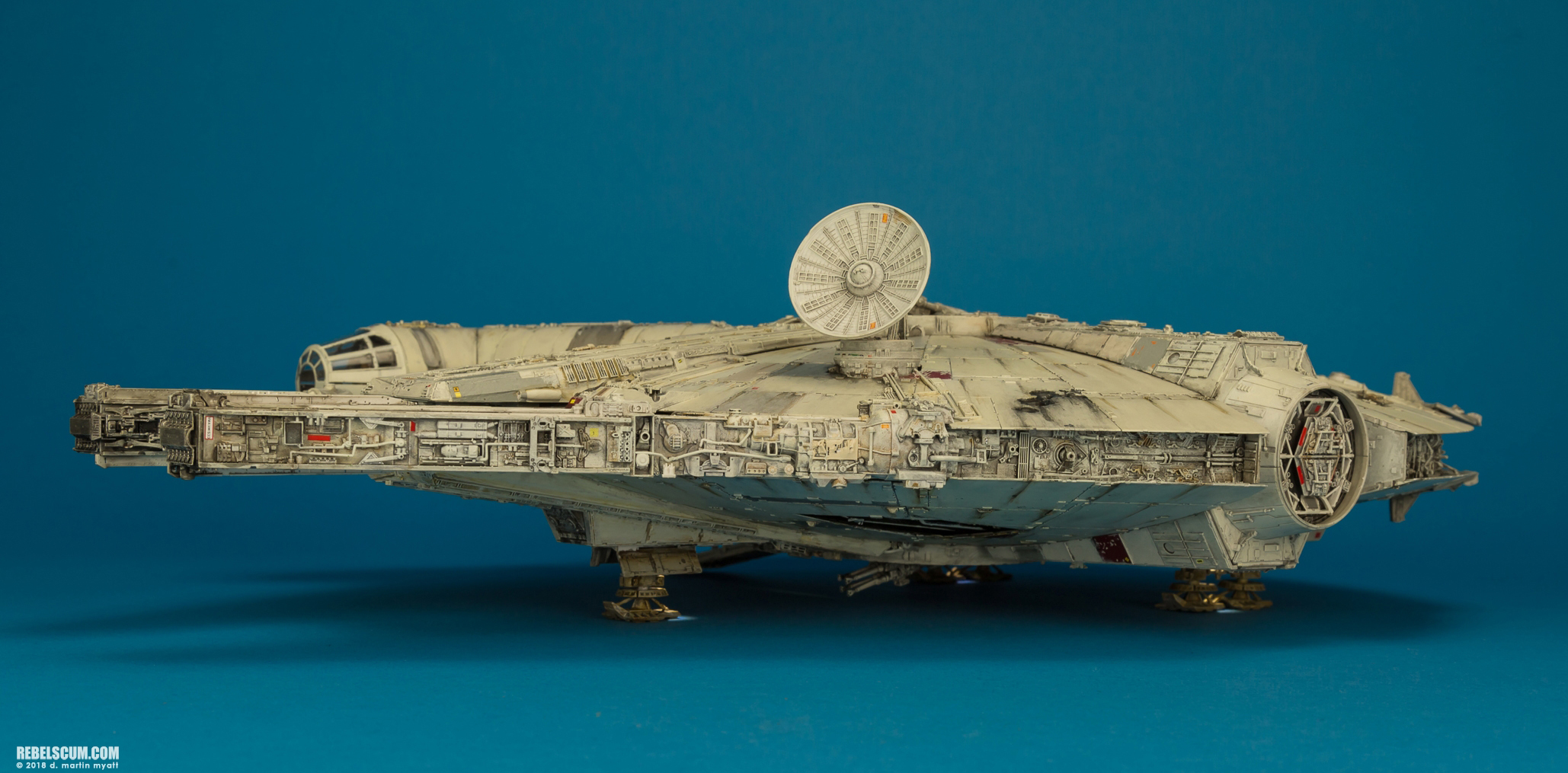 Perfect-Grade-1-72-scale-Millennium-Falcon-Bandai-Hobby-2-005.jpg