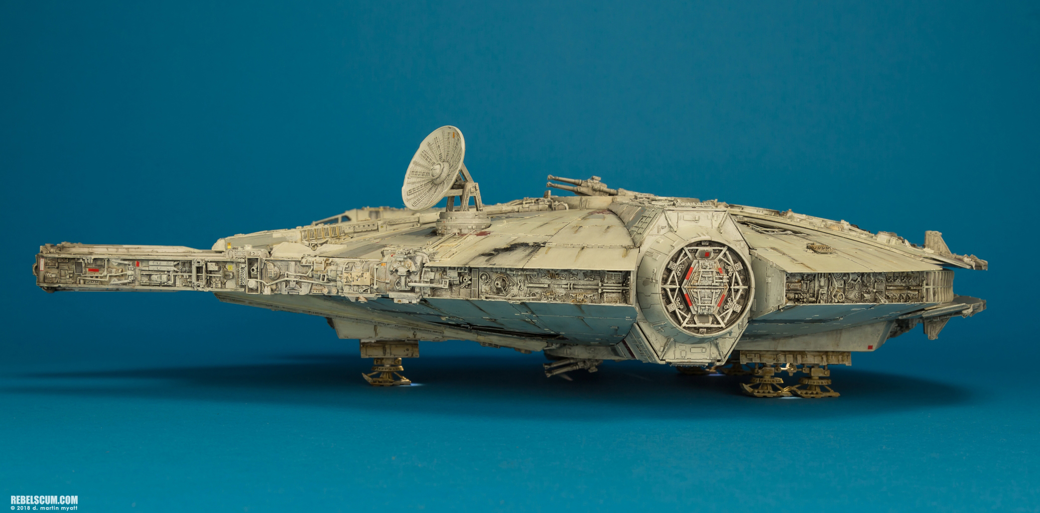 Perfect-Grade-1-72-scale-Millennium-Falcon-Bandai-Hobby-2-006.jpg