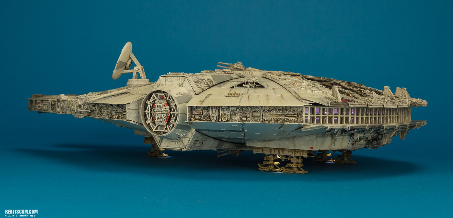 Perfect-Grade-1-72-scale-Millennium-Falcon-Bandai-Hobby-2-007.jpg