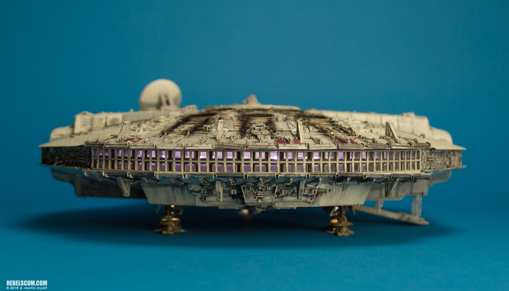 Perfect-Grade-1-72-scale-Millennium-Falcon-Bandai-Hobby-2-008.jpg