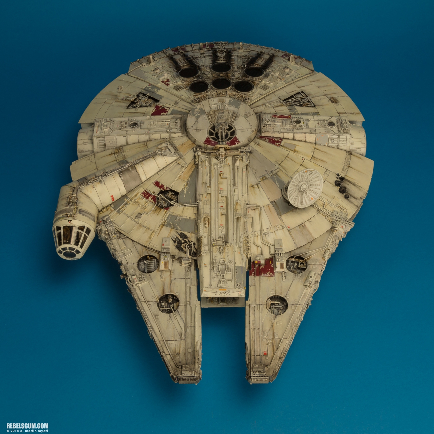 Perfect-Grade-1-72-scale-Millennium-Falcon-Bandai-Hobby-2-011.jpg