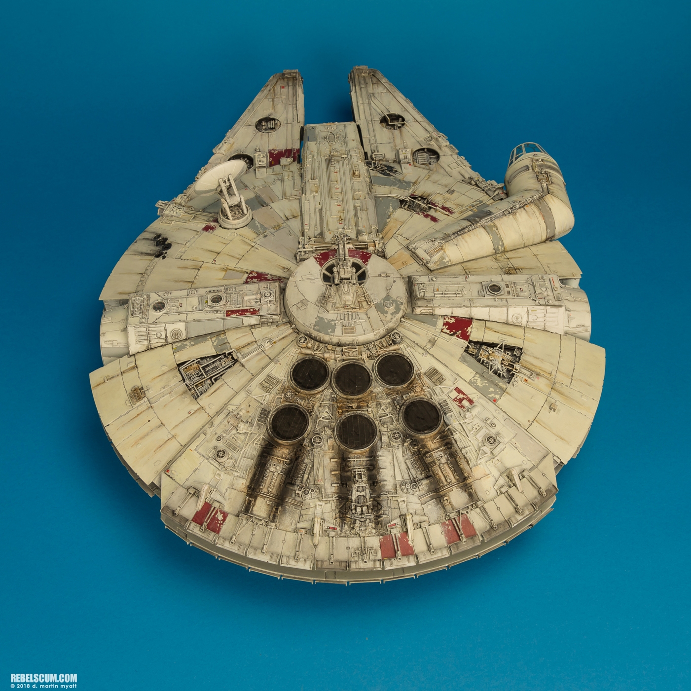 Perfect-Grade-1-72-scale-Millennium-Falcon-Bandai-Hobby-2-012.jpg