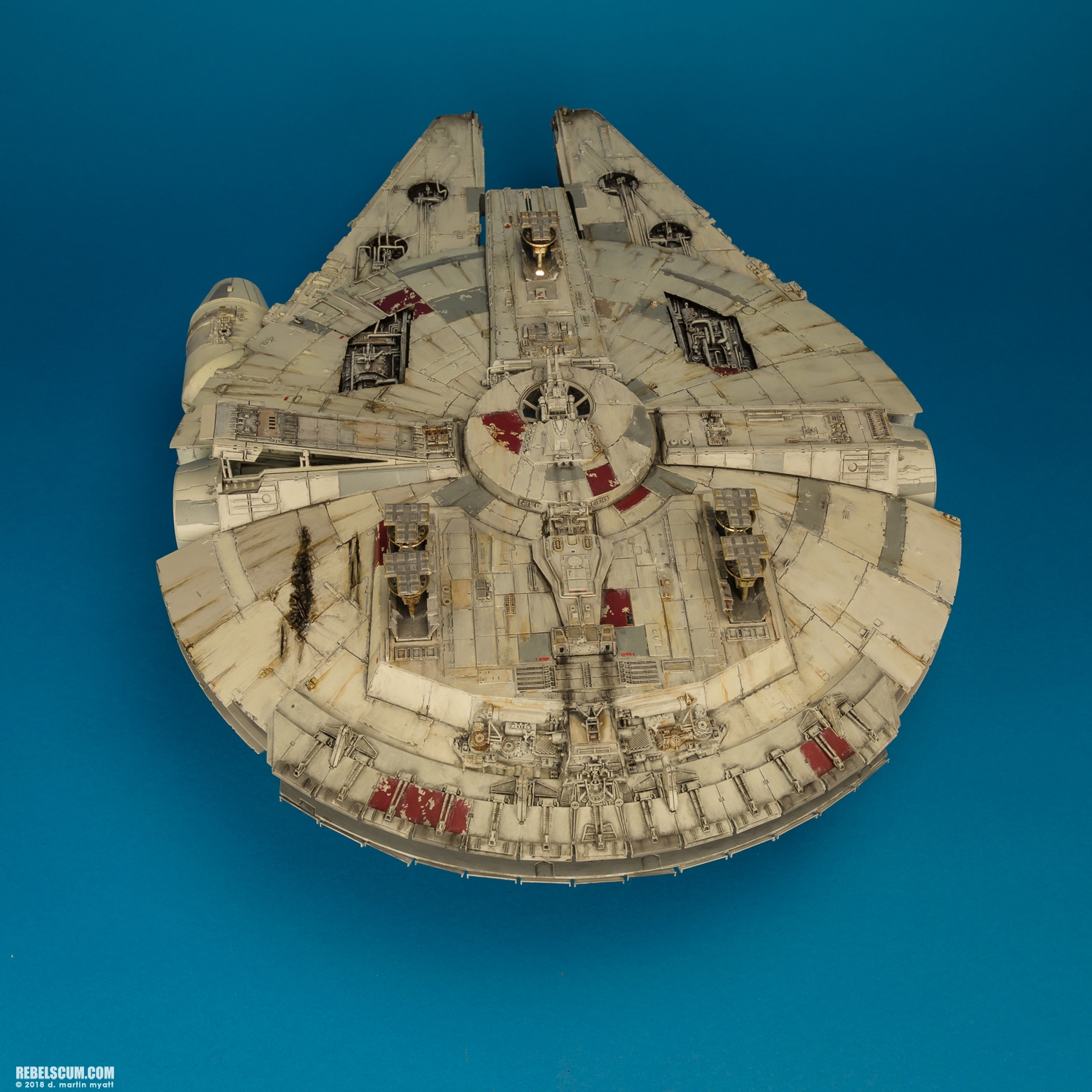 Perfect-Grade-1-72-scale-Millennium-Falcon-Bandai-Hobby-2-013.jpg