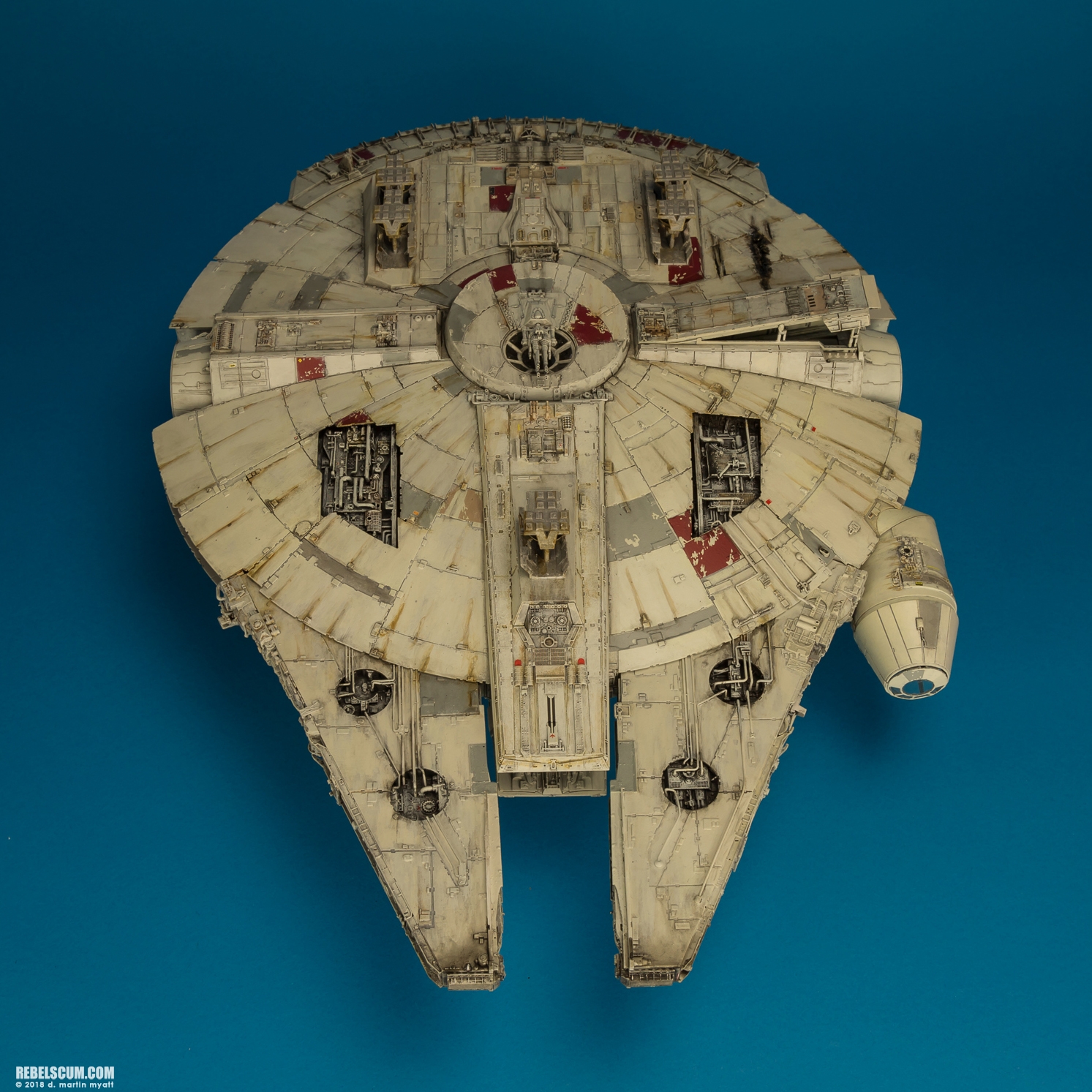 Perfect-Grade-1-72-scale-Millennium-Falcon-Bandai-Hobby-2-014.jpg