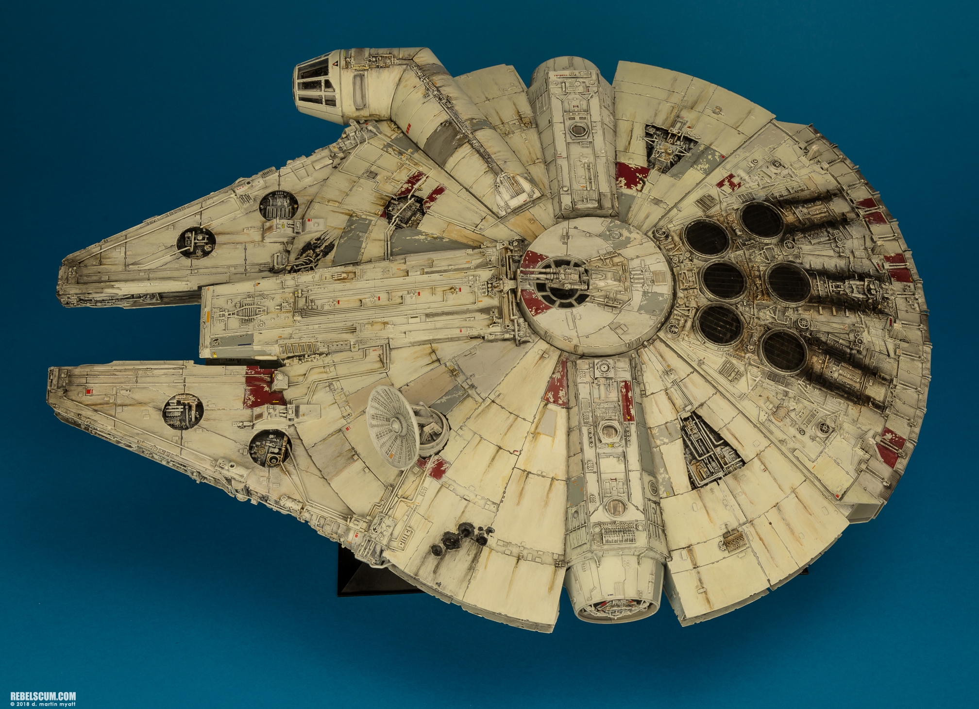 Perfect-Grade-1-72-scale-Millennium-Falcon-Bandai-Hobby-2-015.jpg