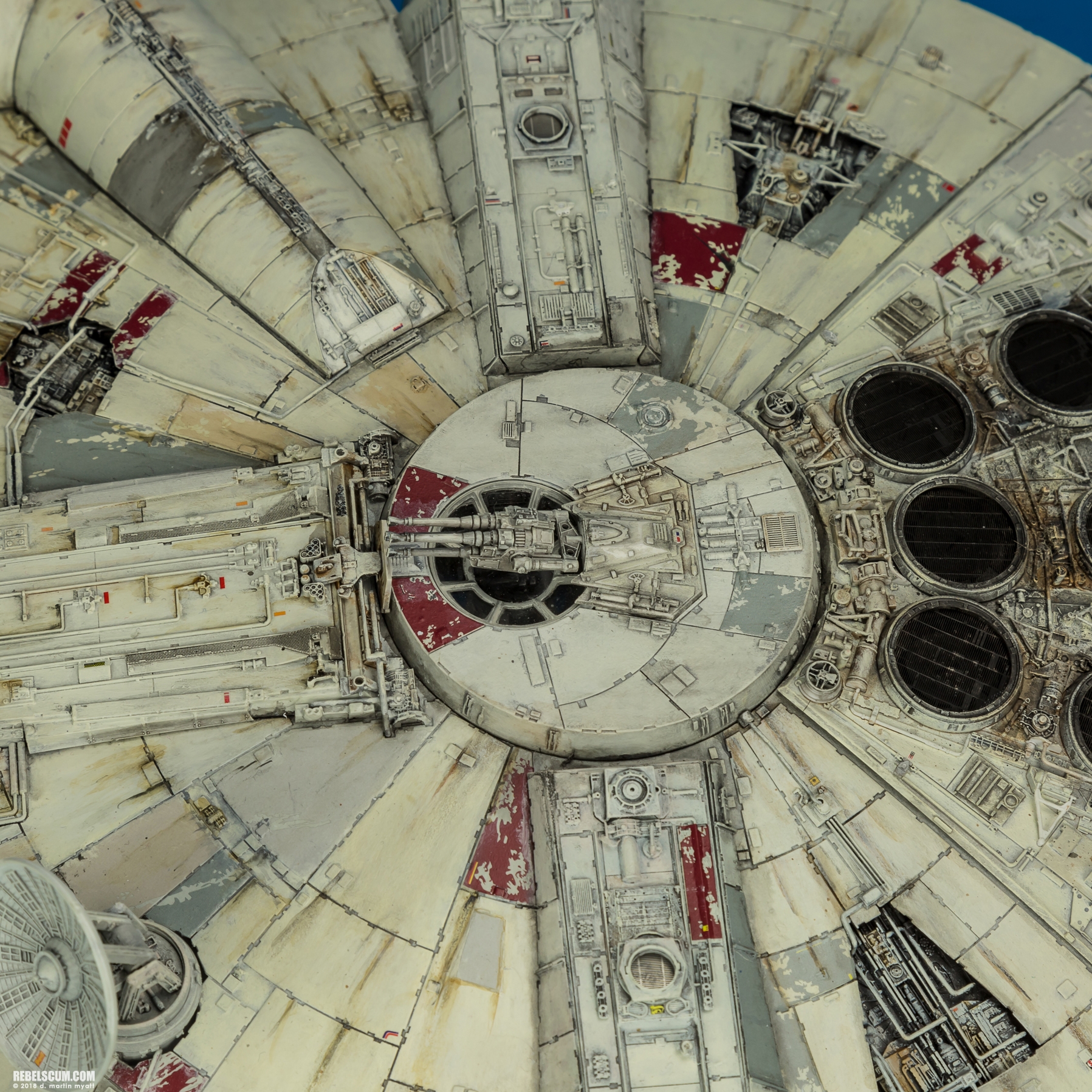 Perfect-Grade-1-72-scale-Millennium-Falcon-Bandai-Hobby-2-016.jpg