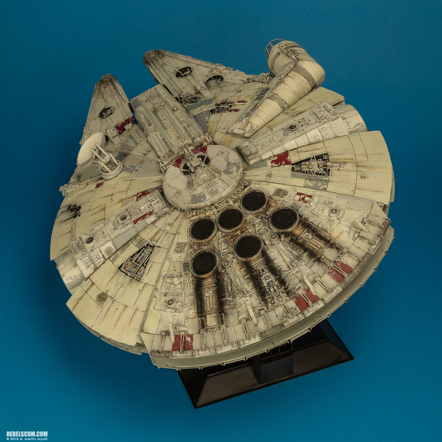 Perfect-Grade-1-72-scale-Millennium-Falcon-Bandai-Hobby-2-021.jpg