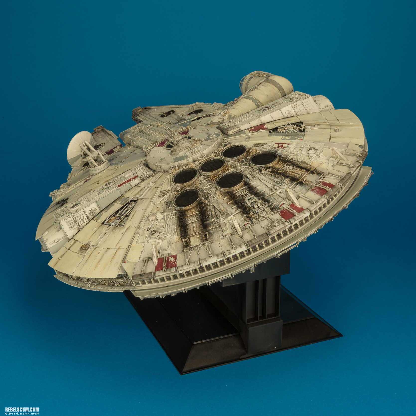 Perfect-Grade-1-72-scale-Millennium-Falcon-Bandai-Hobby-2-022.jpg