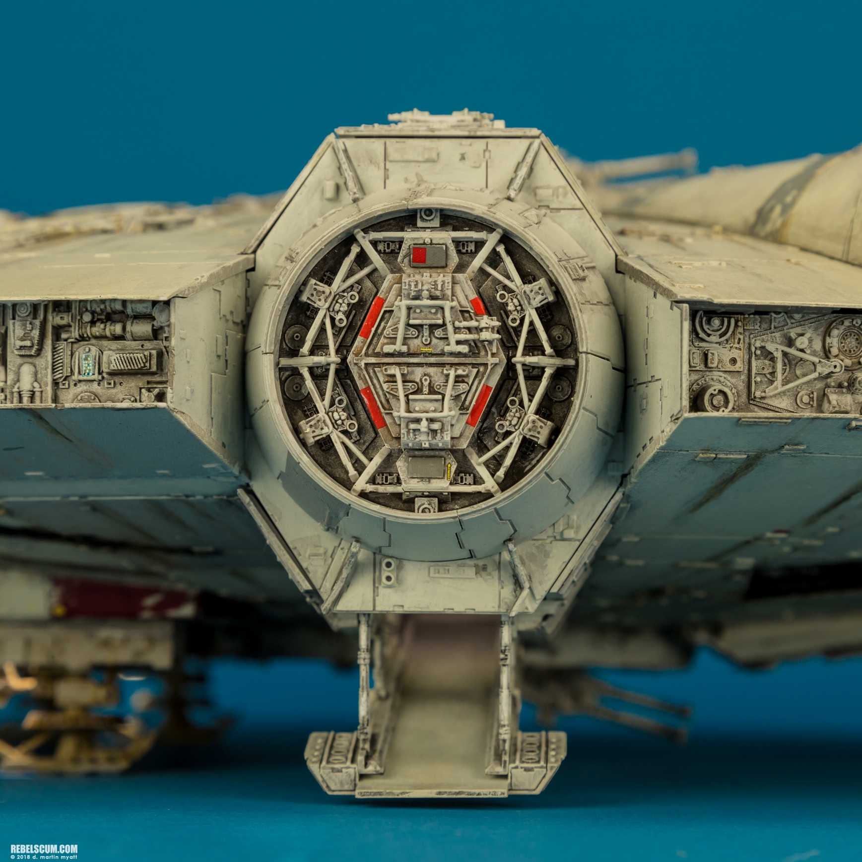 Perfect-Grade-1-72-scale-Millennium-Falcon-Bandai-Hobby-2-031.jpg