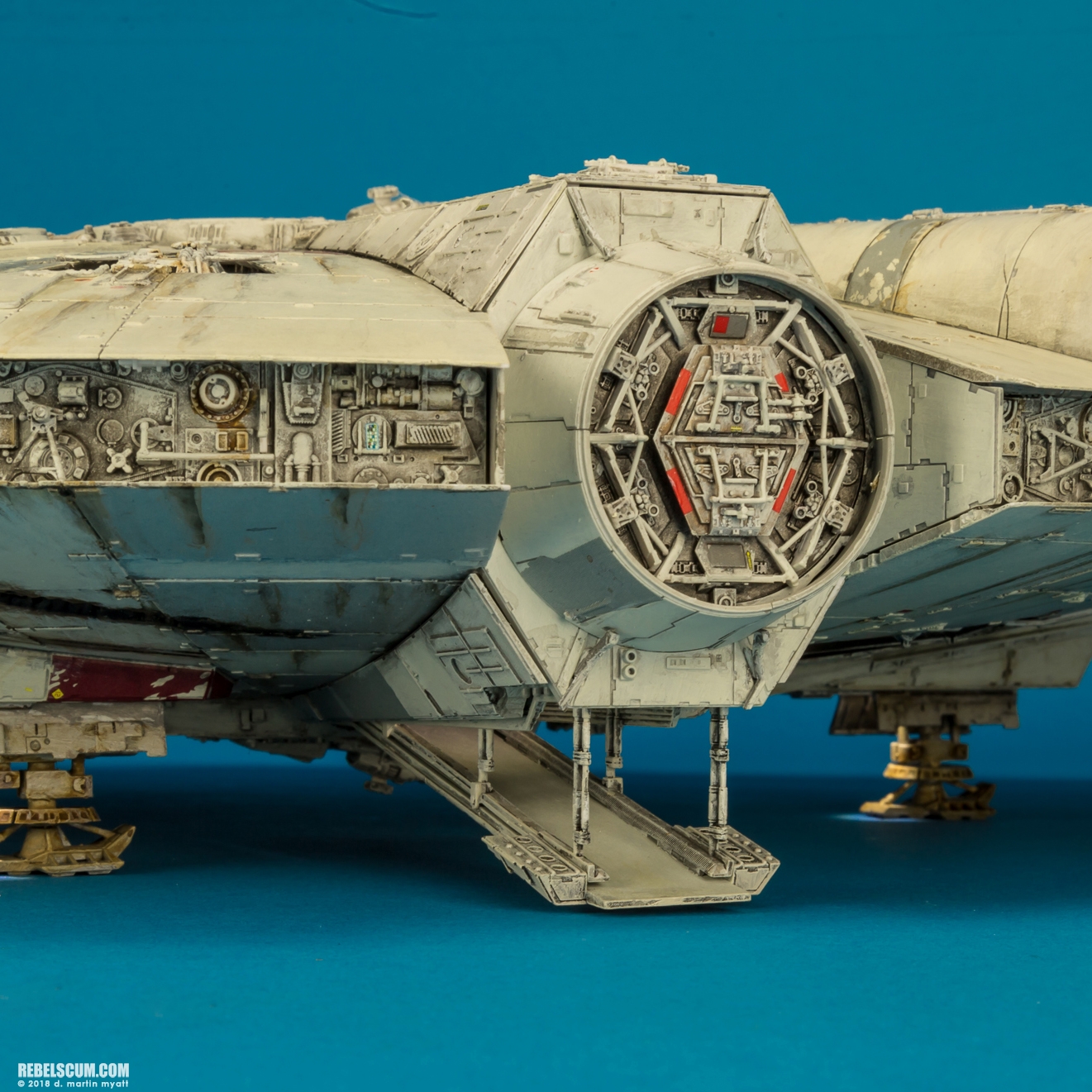 Perfect-Grade-1-72-scale-Millennium-Falcon-Bandai-Hobby-2-032.jpg